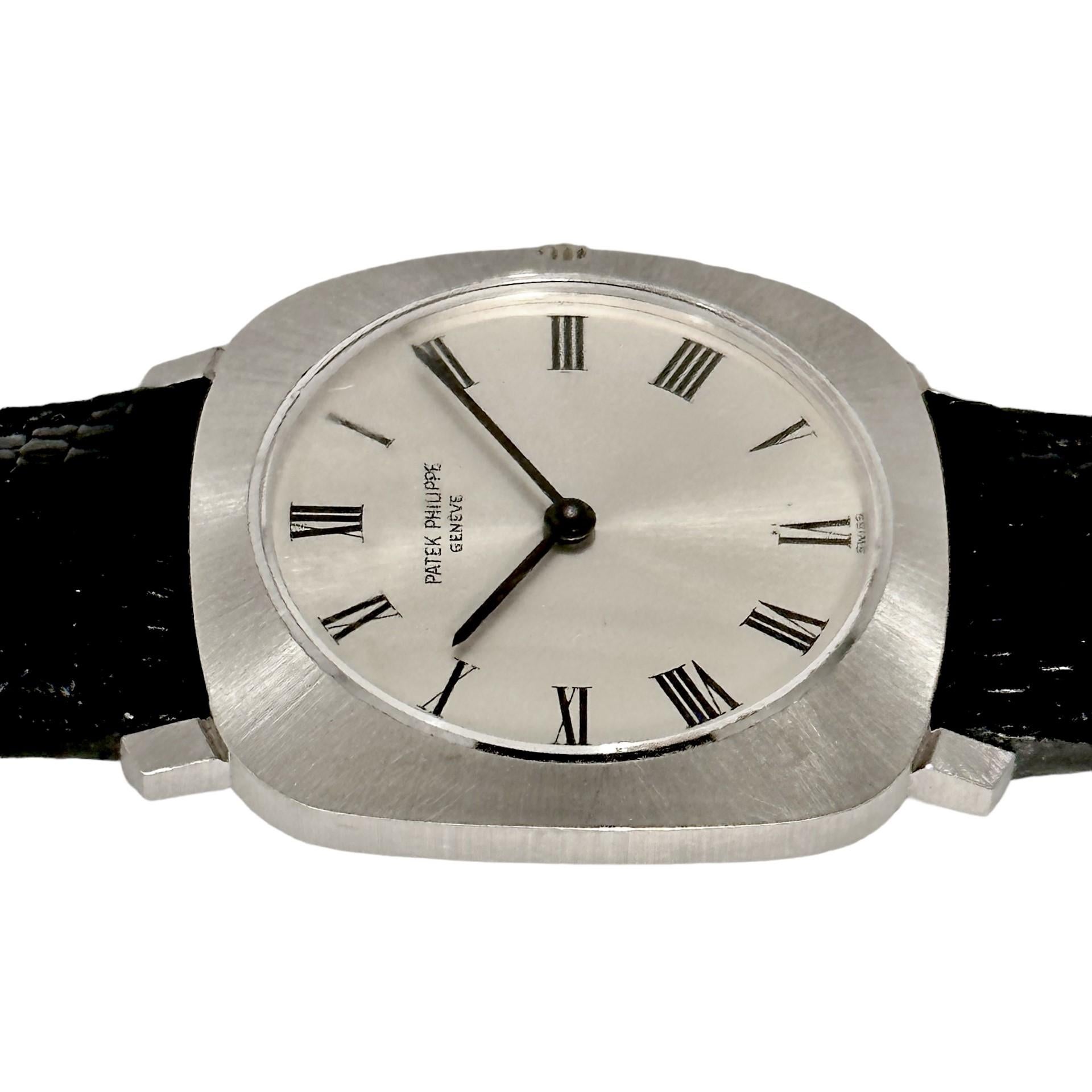 Elegant Mid20th Century Patek Philippe White Gold Dress Watch For Sale