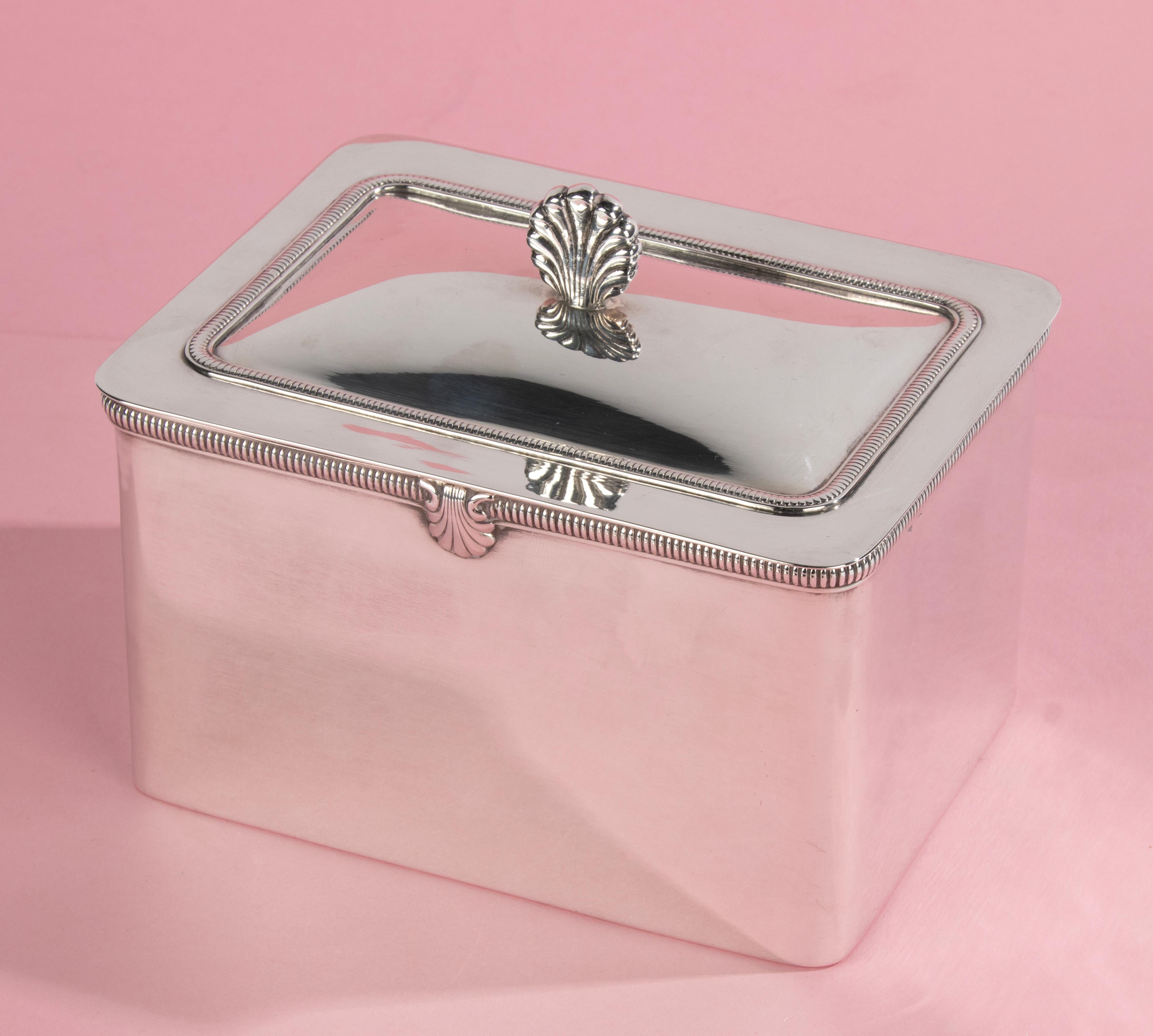 Elegant Mid 20th Century Silver Plated Biscuit Barrel on Tray  For Sale 4