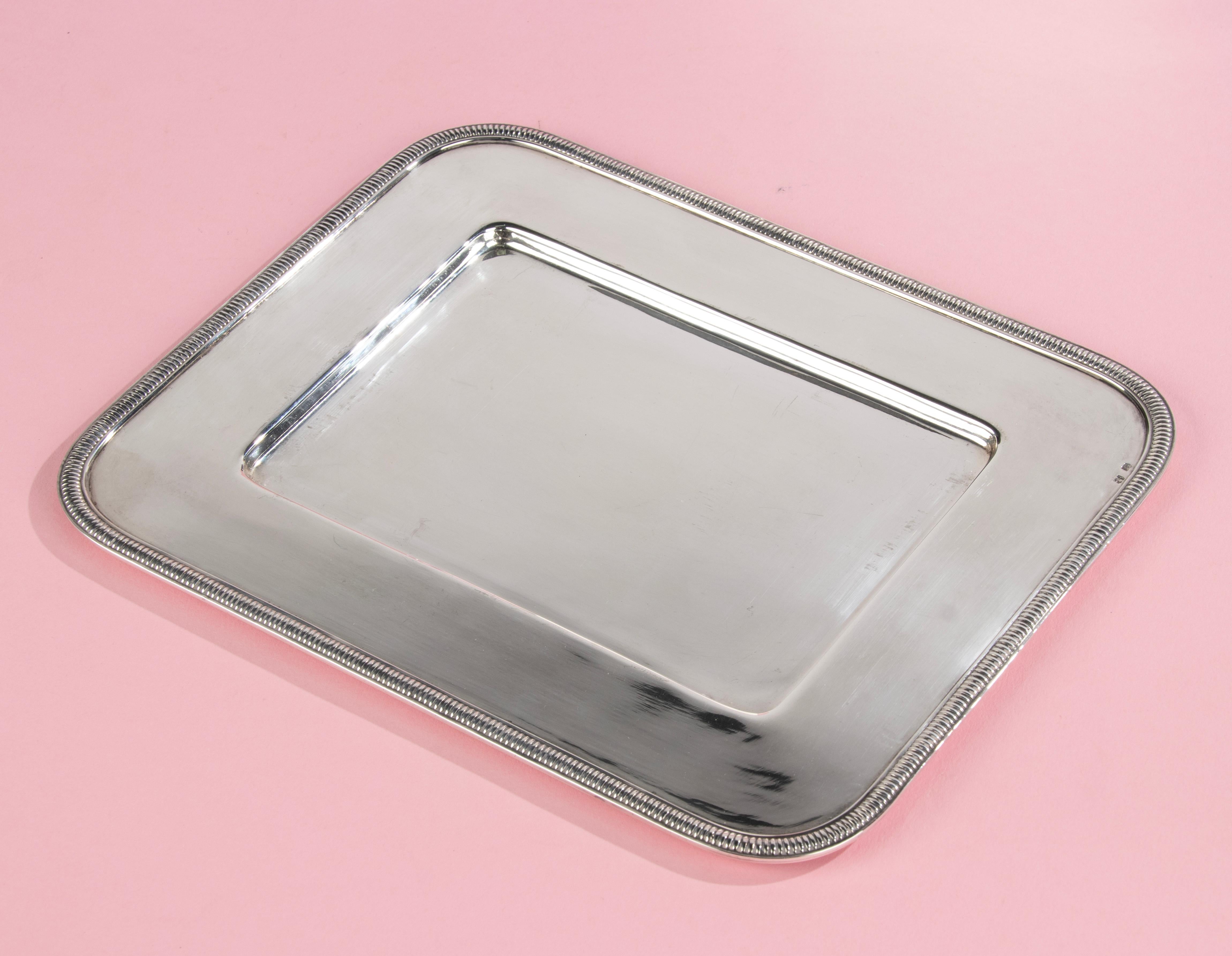 Elegante barril de galletas bañado en plata de mediados del siglo XX sobre bandeja en Bueno estado para la venta en Casteren, Noord-Brabant