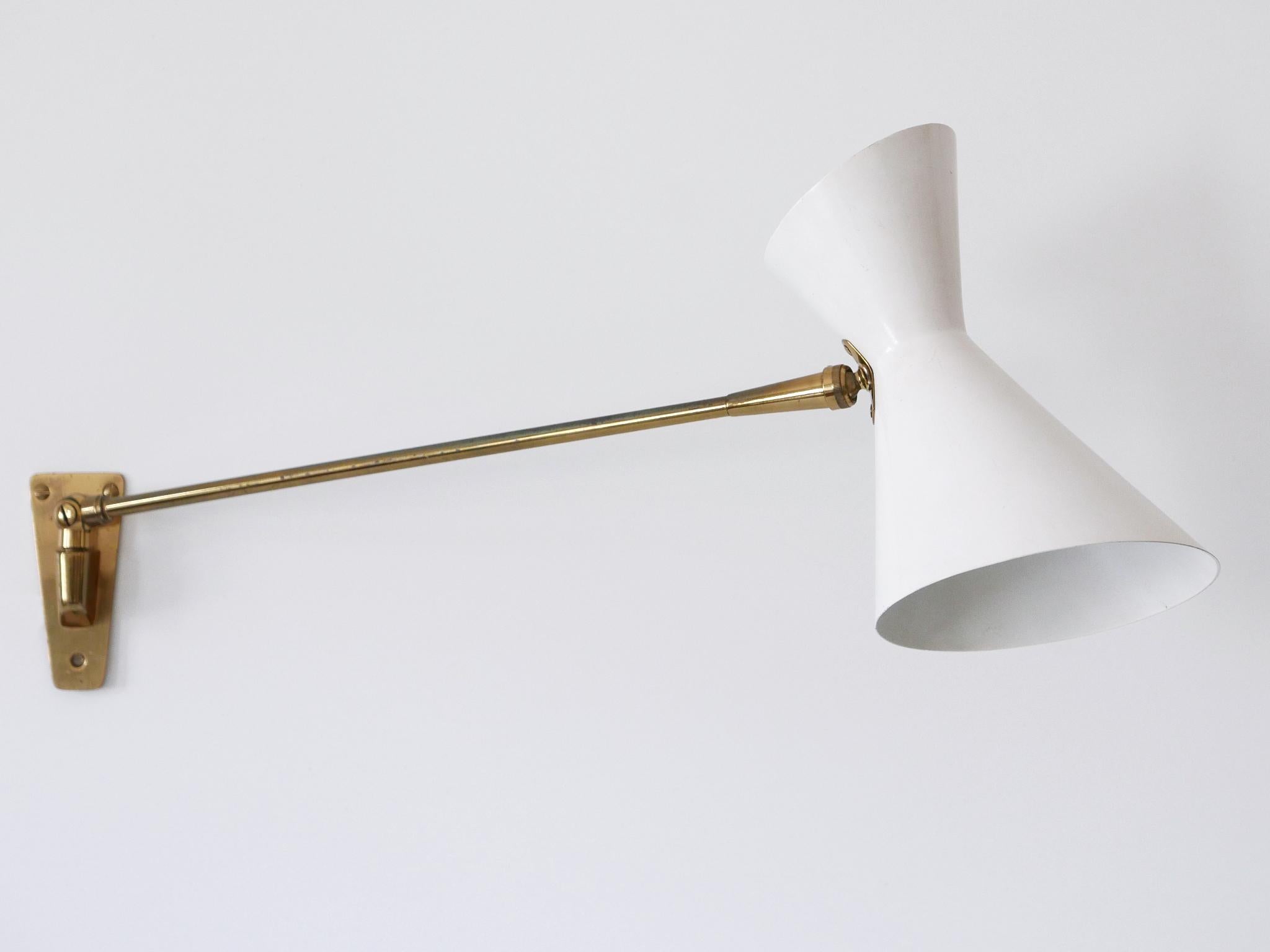 Extremely rare and elegant Mid-Century Modern articulated diabolo wall lamp. Designed & manufactured by Belmag, Zürich, Switzerland, 1950s. 

Executed in brass and aluminium, the wall lamp is executed with  1 x E27 / E27 Edison screw fit bulb