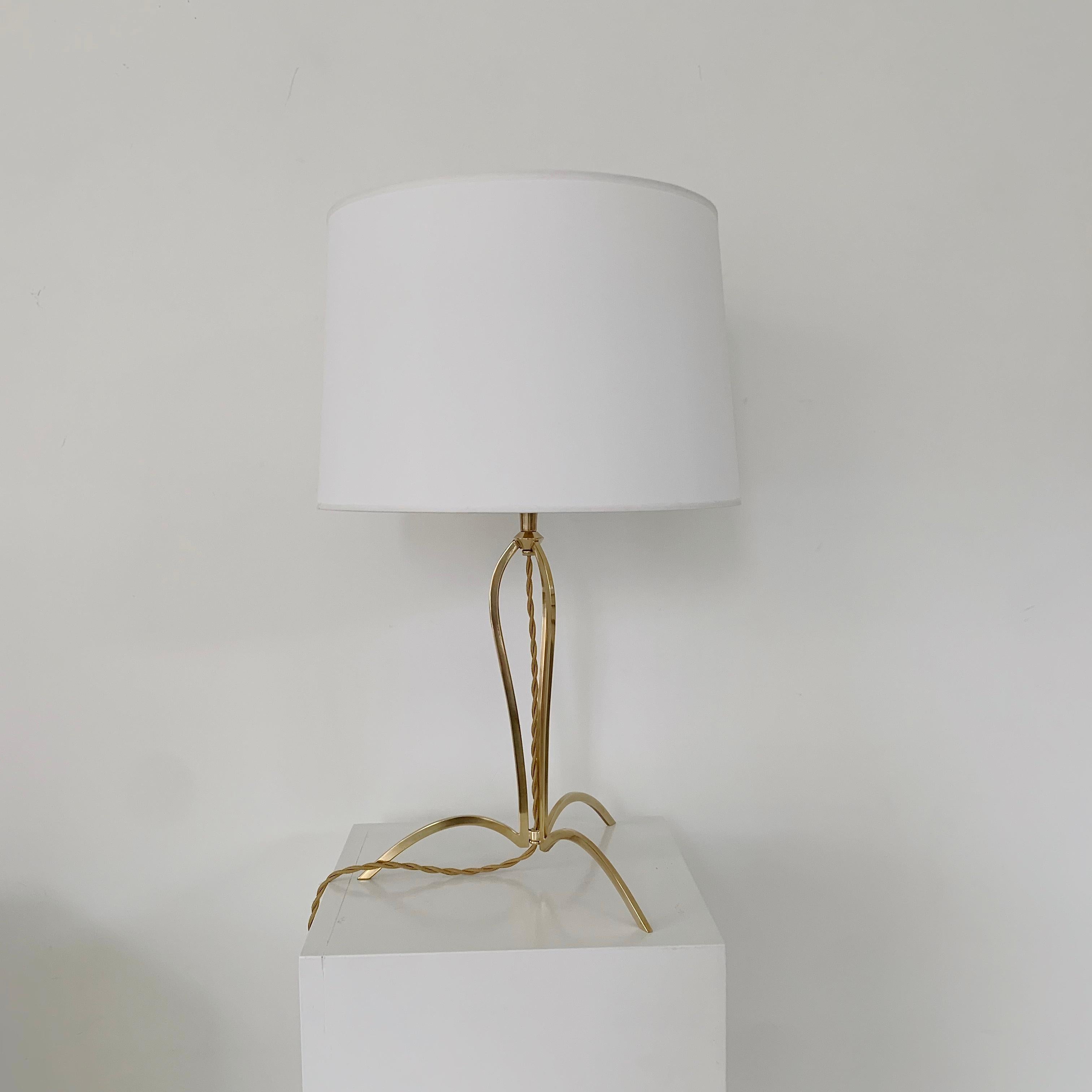 Elegant Mid-Century Brass Table Lamp, circa 1960, Italy. For Sale 4