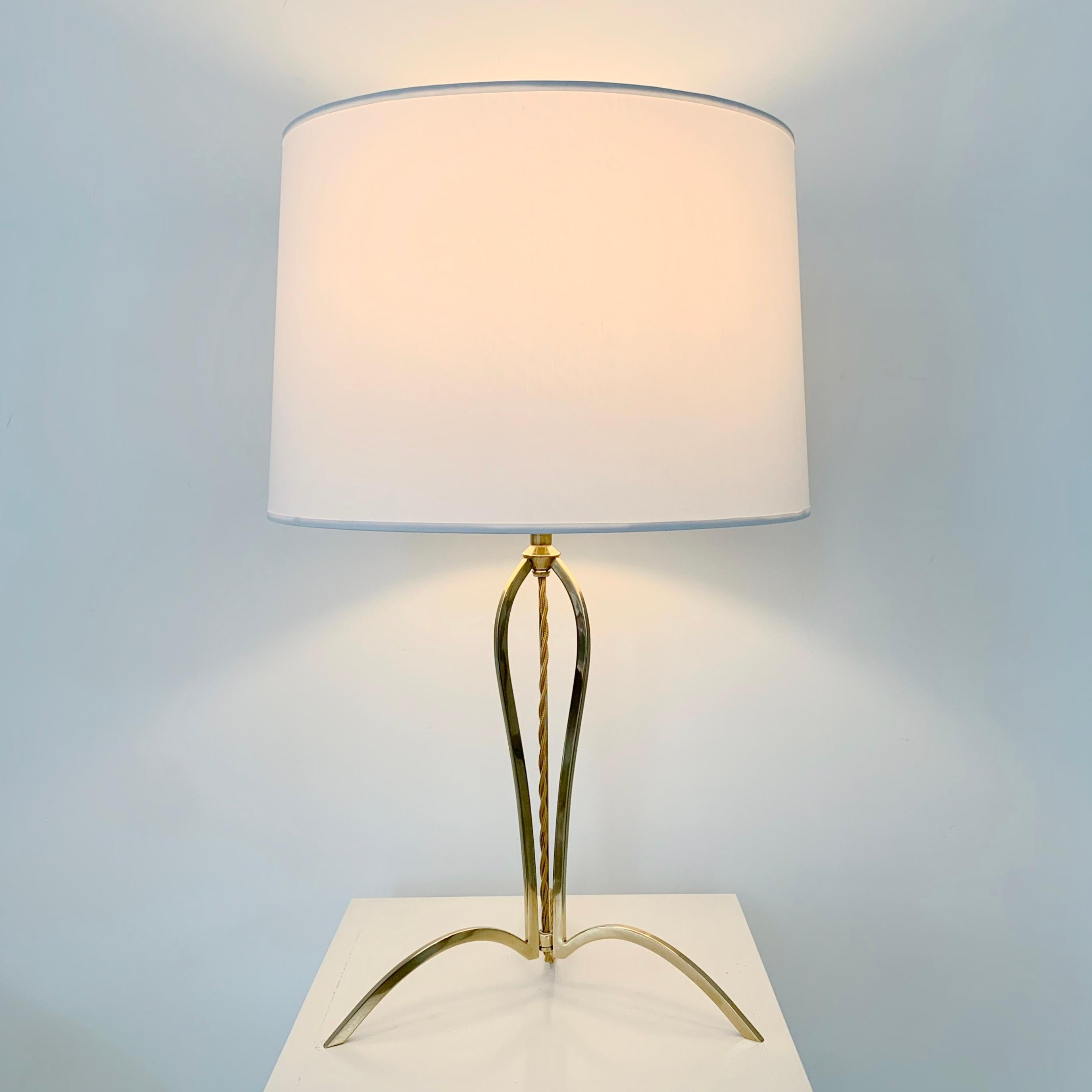 Mid-Century Modern Elegant Mid-Century Brass Table Lamp, circa 1960, Italy. For Sale