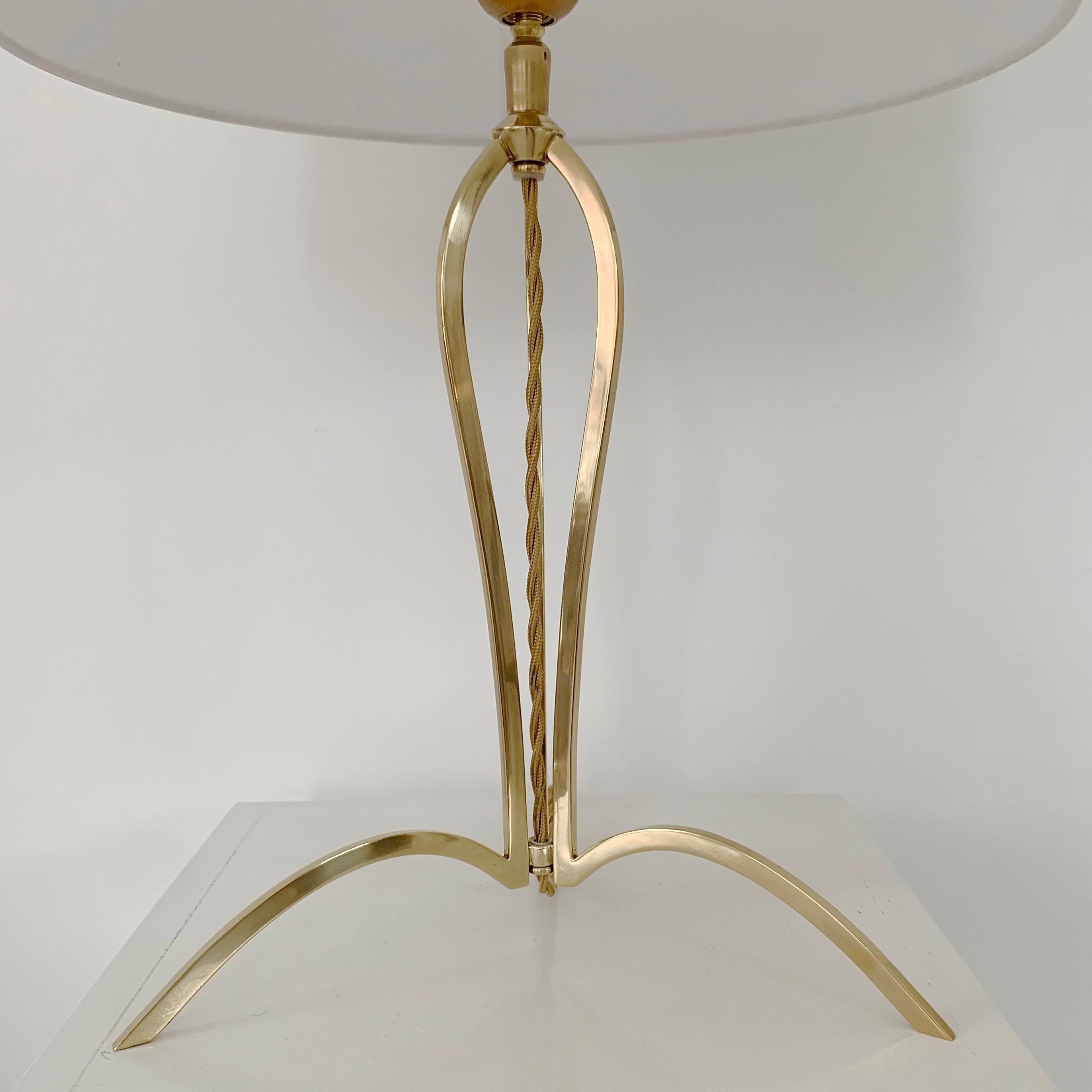 Polished Elegant Mid-Century Brass Table Lamp, circa 1960, Italy. For Sale