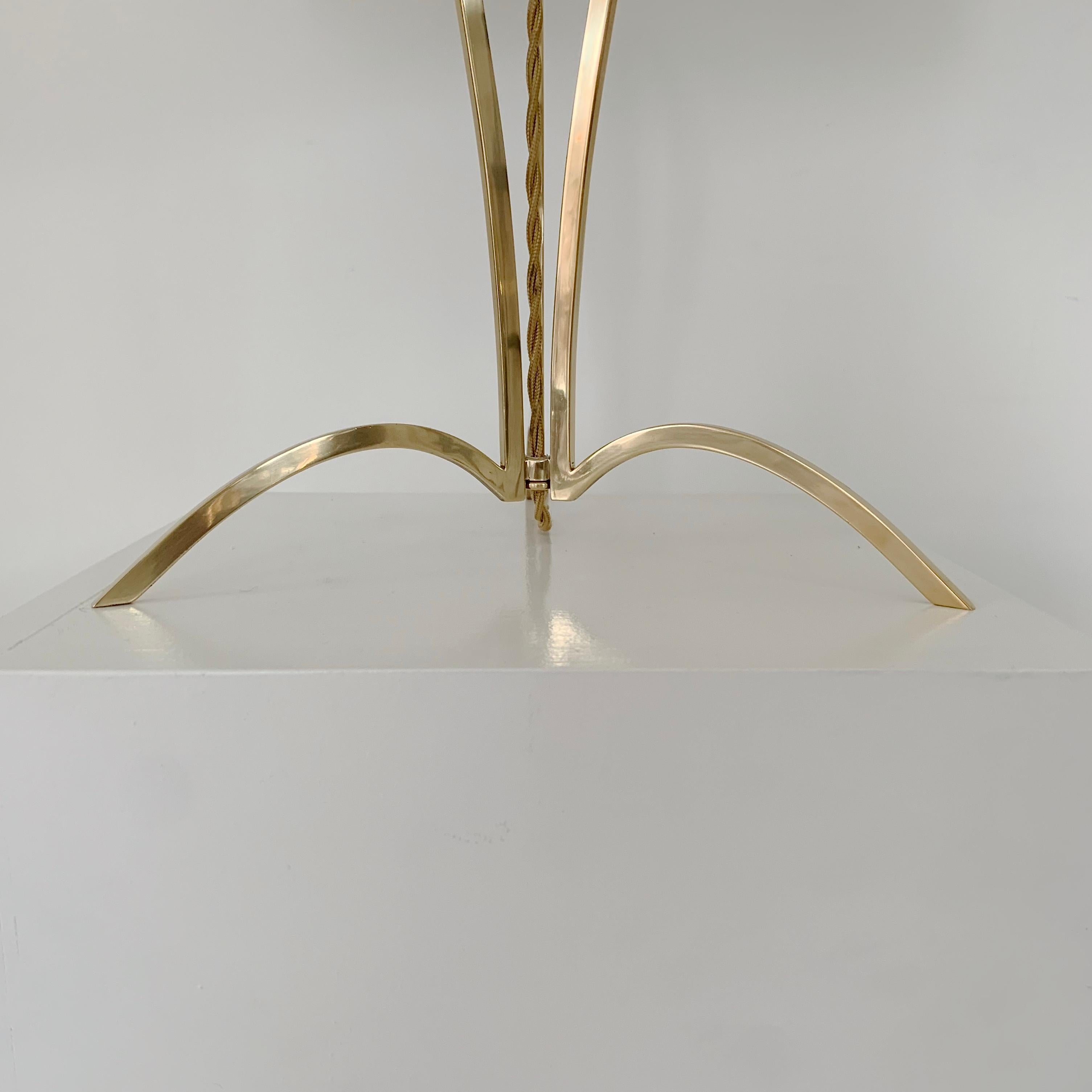 Elegant Mid-Century Brass Table Lamp, circa 1960, Italy. In Good Condition For Sale In Brussels, BE