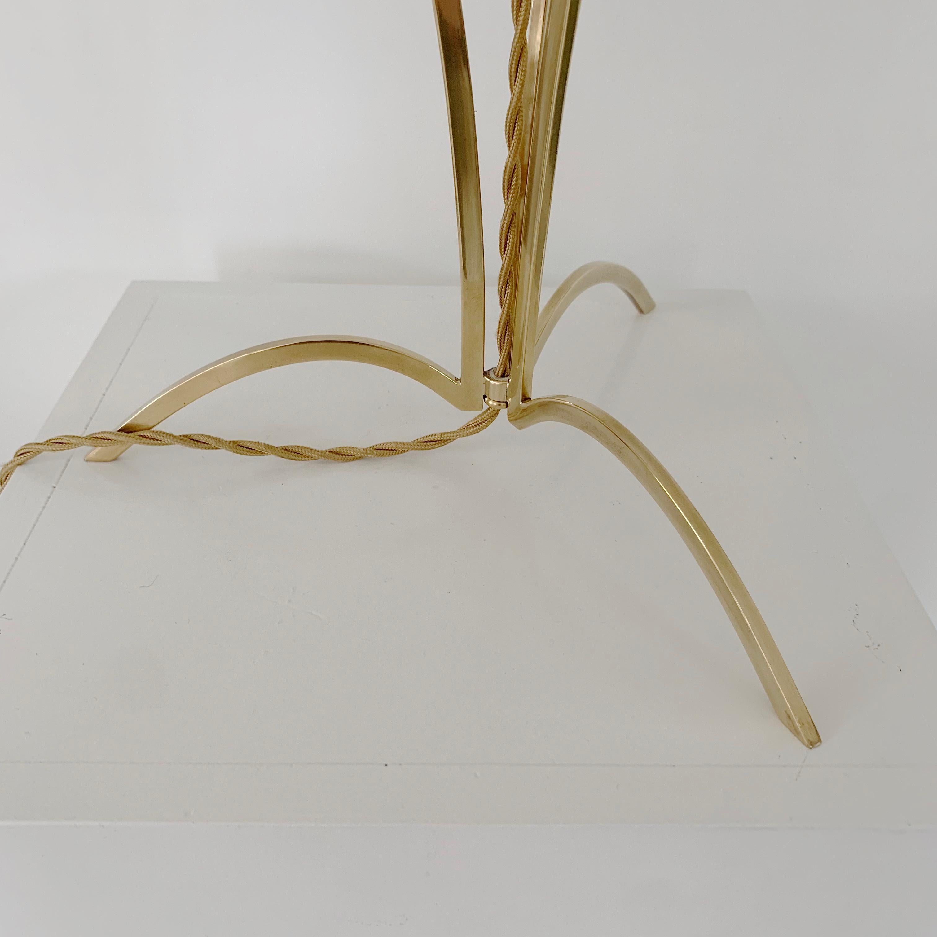 Elegant Mid-Century Brass Table Lamp, circa 1960, Italy. For Sale 2