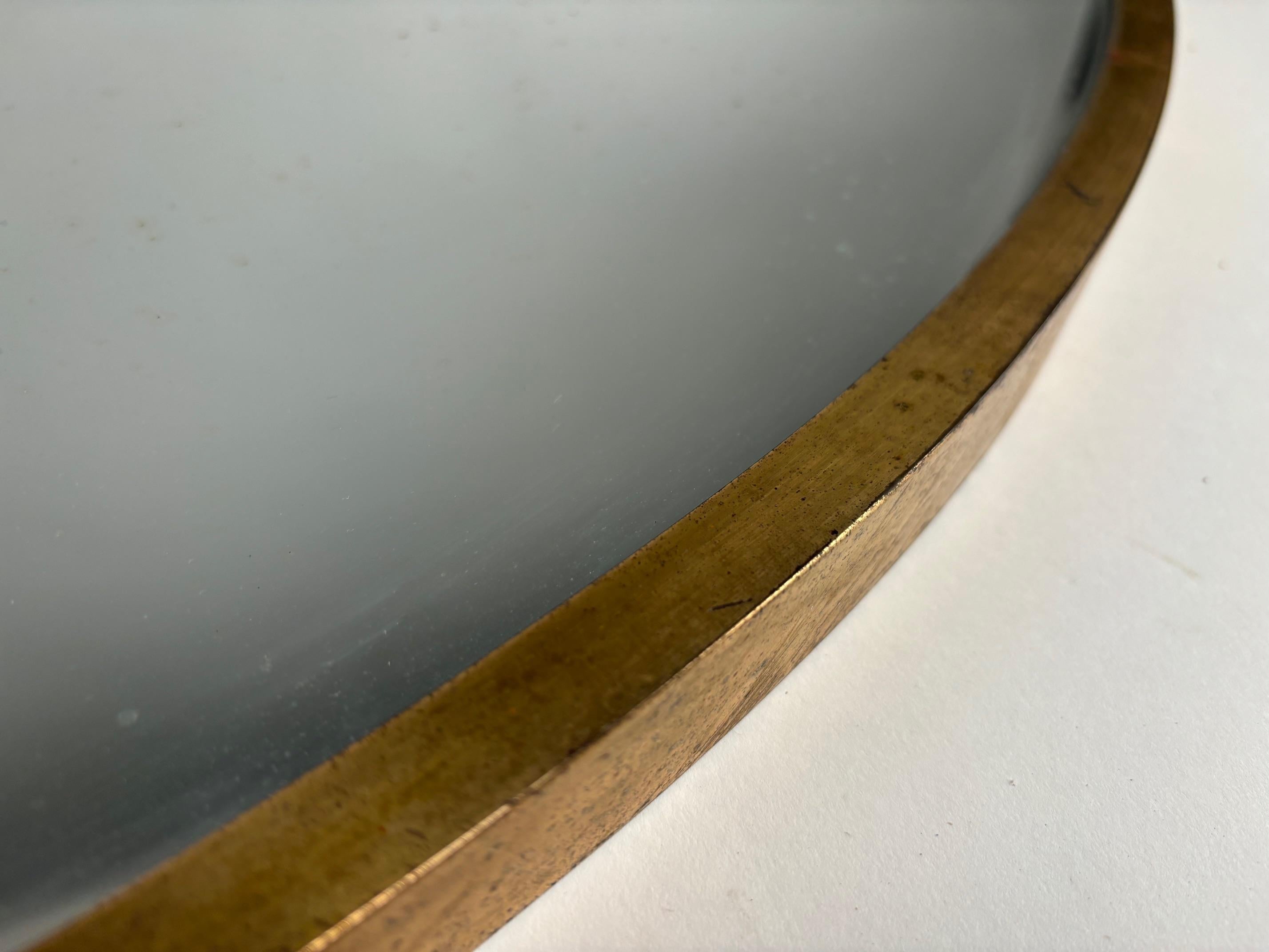 Elegant Mid-Century Brass wall mirror, Gio Ponti Style, Italy In Good Condition For Sale In Argelato, BO