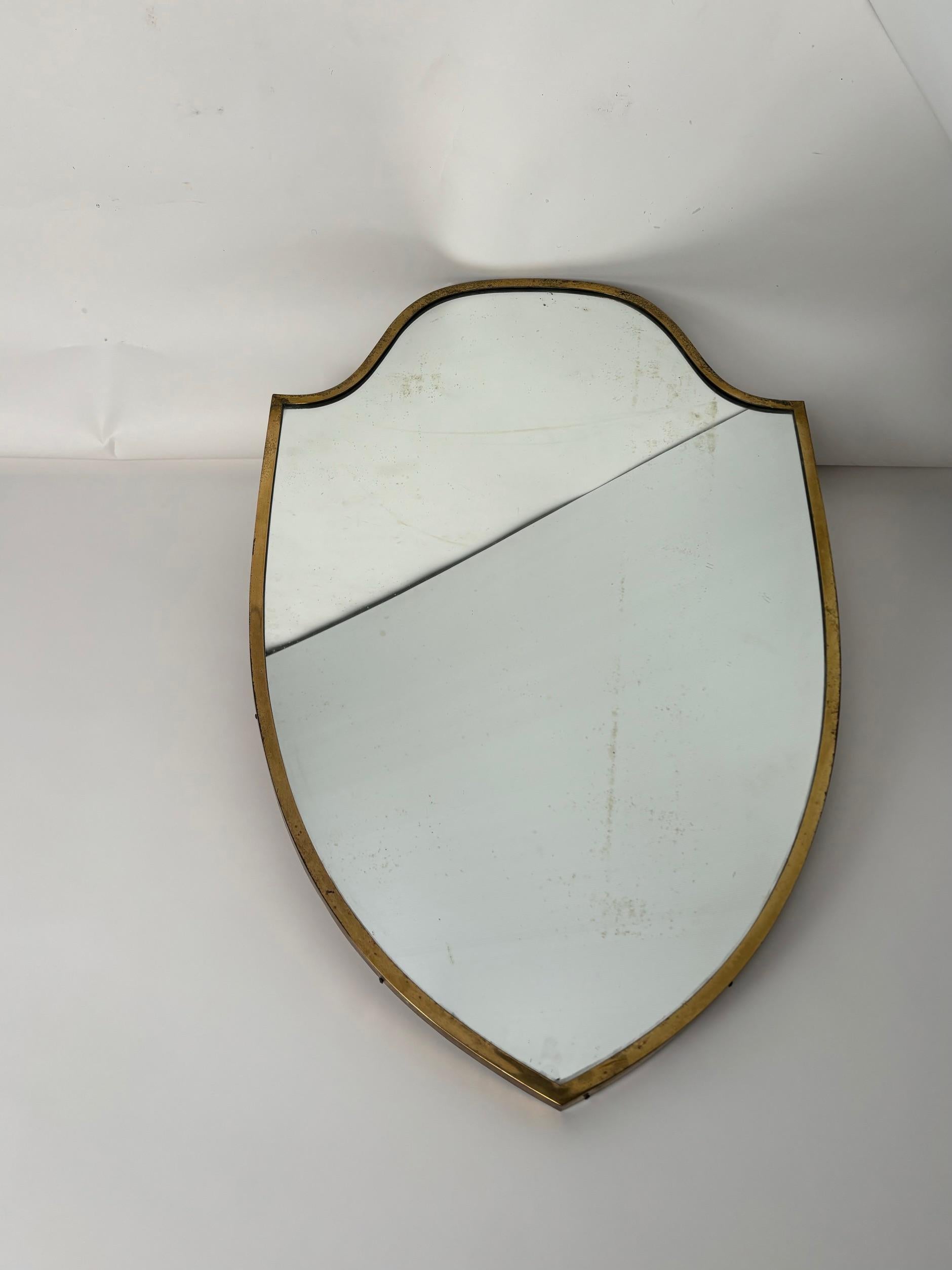 Elegant Mid-Century Brass wall mirror, Gio Ponti Style, Italy For Sale 1