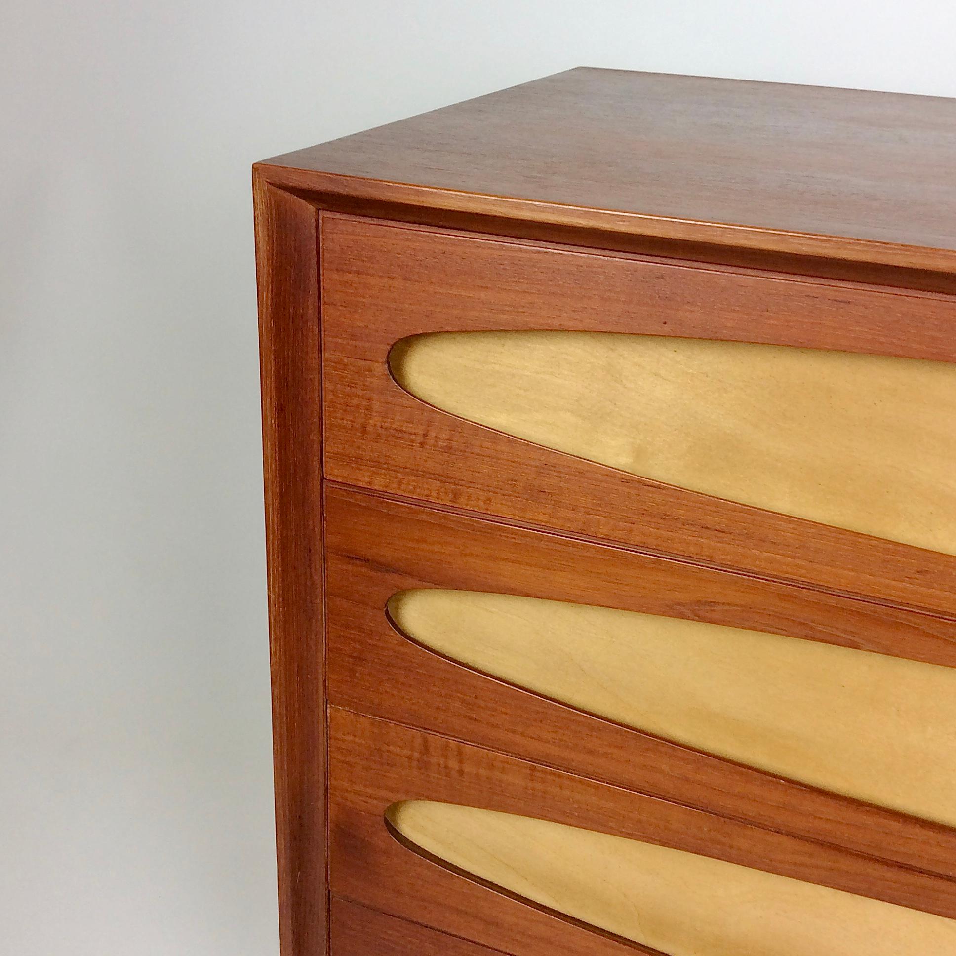 Elegant Midcentury Chest of Drawers, for Bazzani, circa 1955, Italy 3