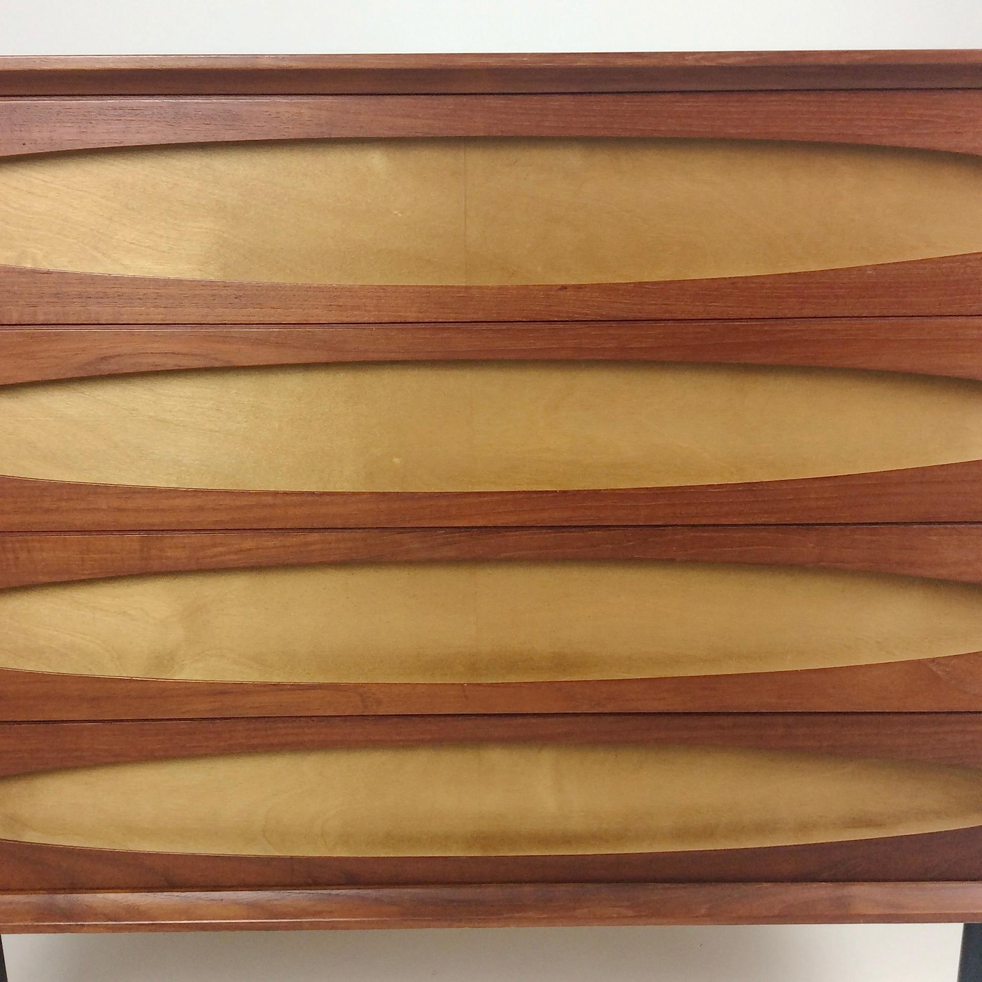 Mid-Century Modern Elegant Midcentury Chest of Drawers, for Bazzani, circa 1955, Italy