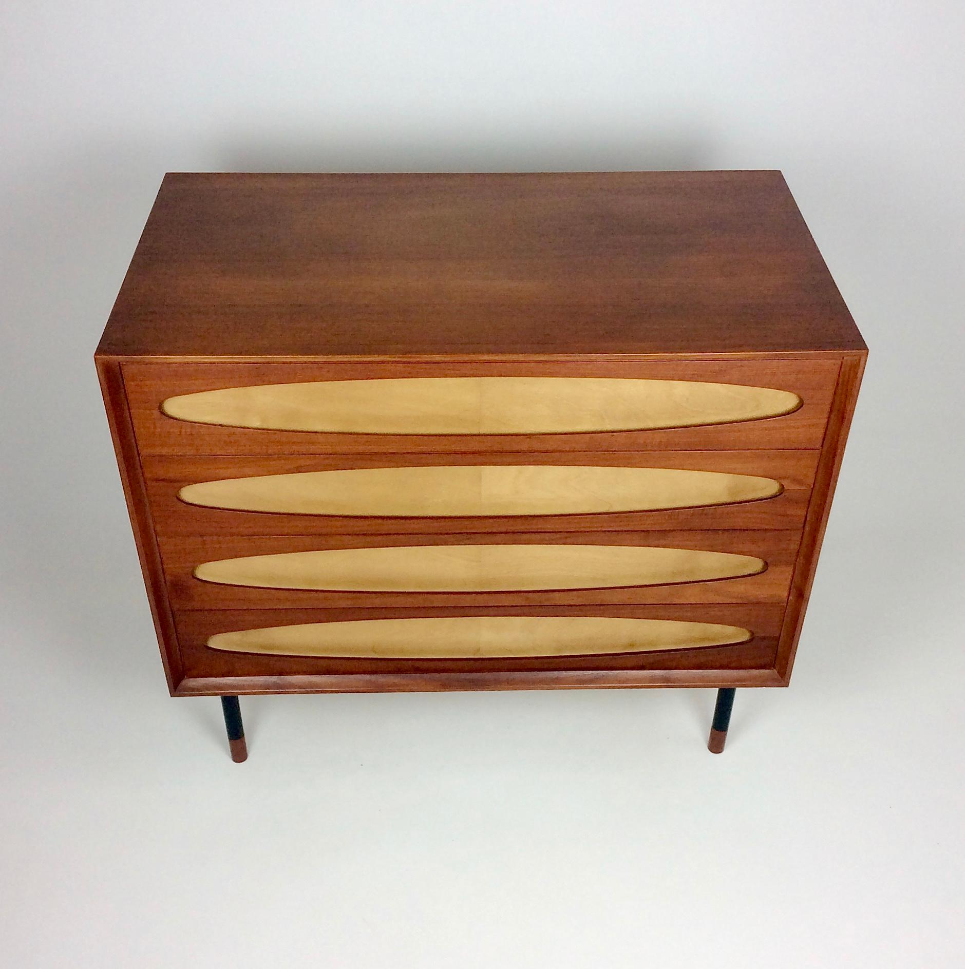 Elegant Midcentury Chest of Drawers, for Bazzani, circa 1955, Italy In Good Condition In Brussels, BE