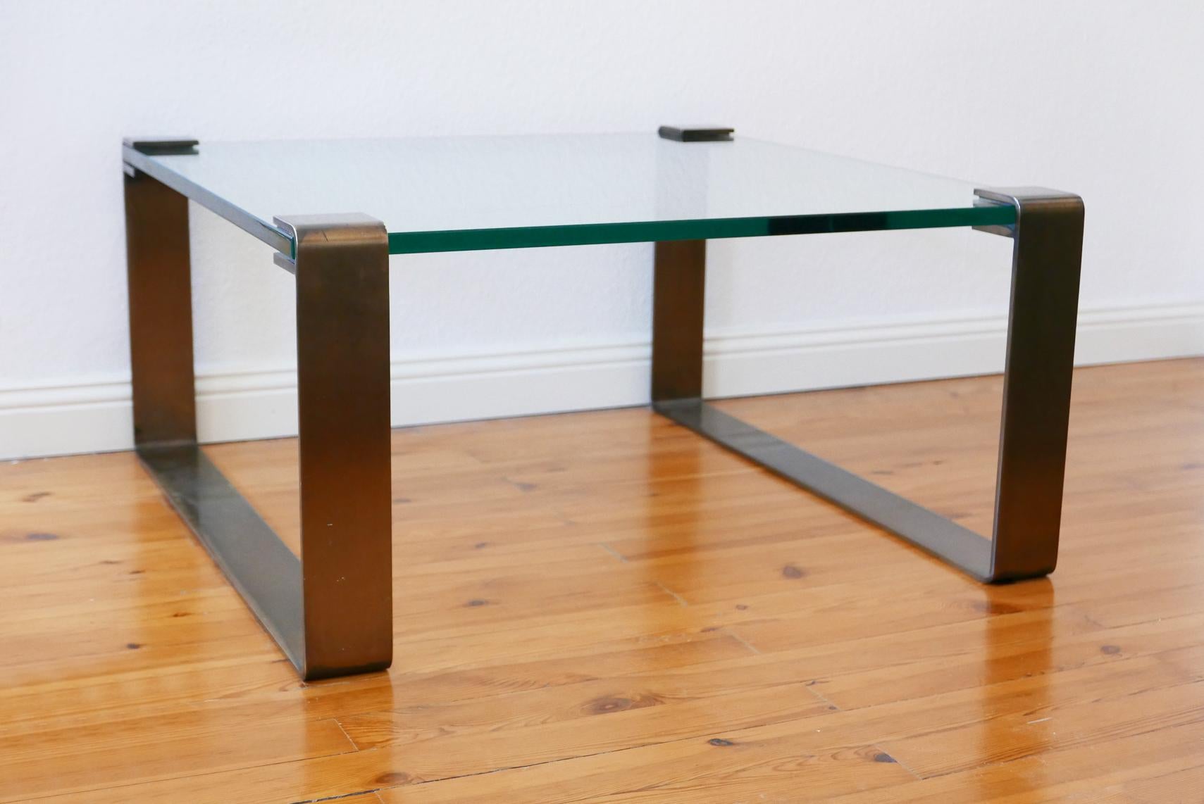 Elegant Mid-Century Modern coffee table. Model 'Klassik 1022' with bronze anodized base. Designed by Peter Draenert for Draenert, 1960s, Germany.

Executed in bronze anodized steel base and thick glass plate. This is a very rare execution of the