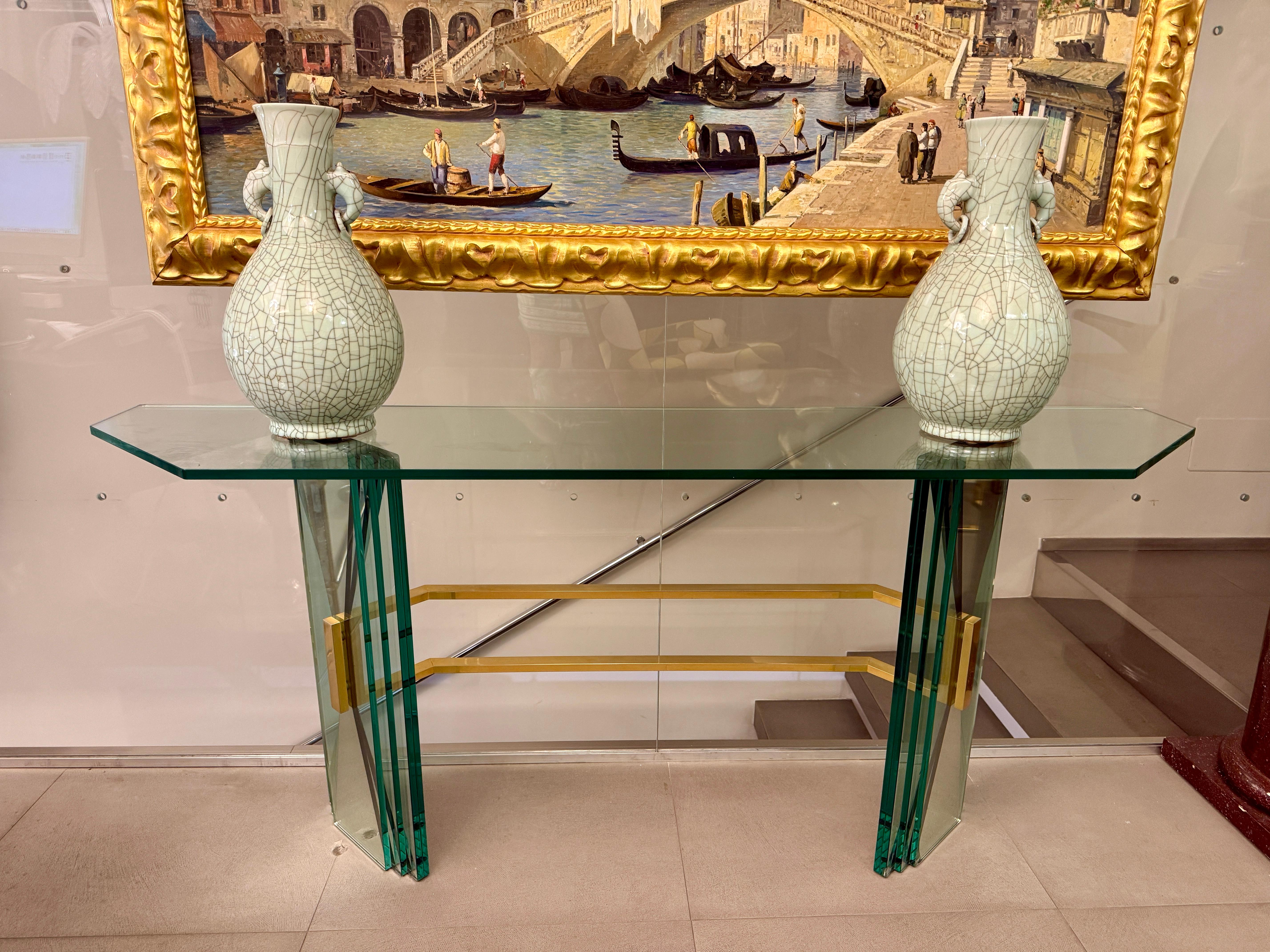 Mid-Century moderno Eleganza del tavolo consolle di metà secolo con supporto in ottone da Fontana Arte in vendita