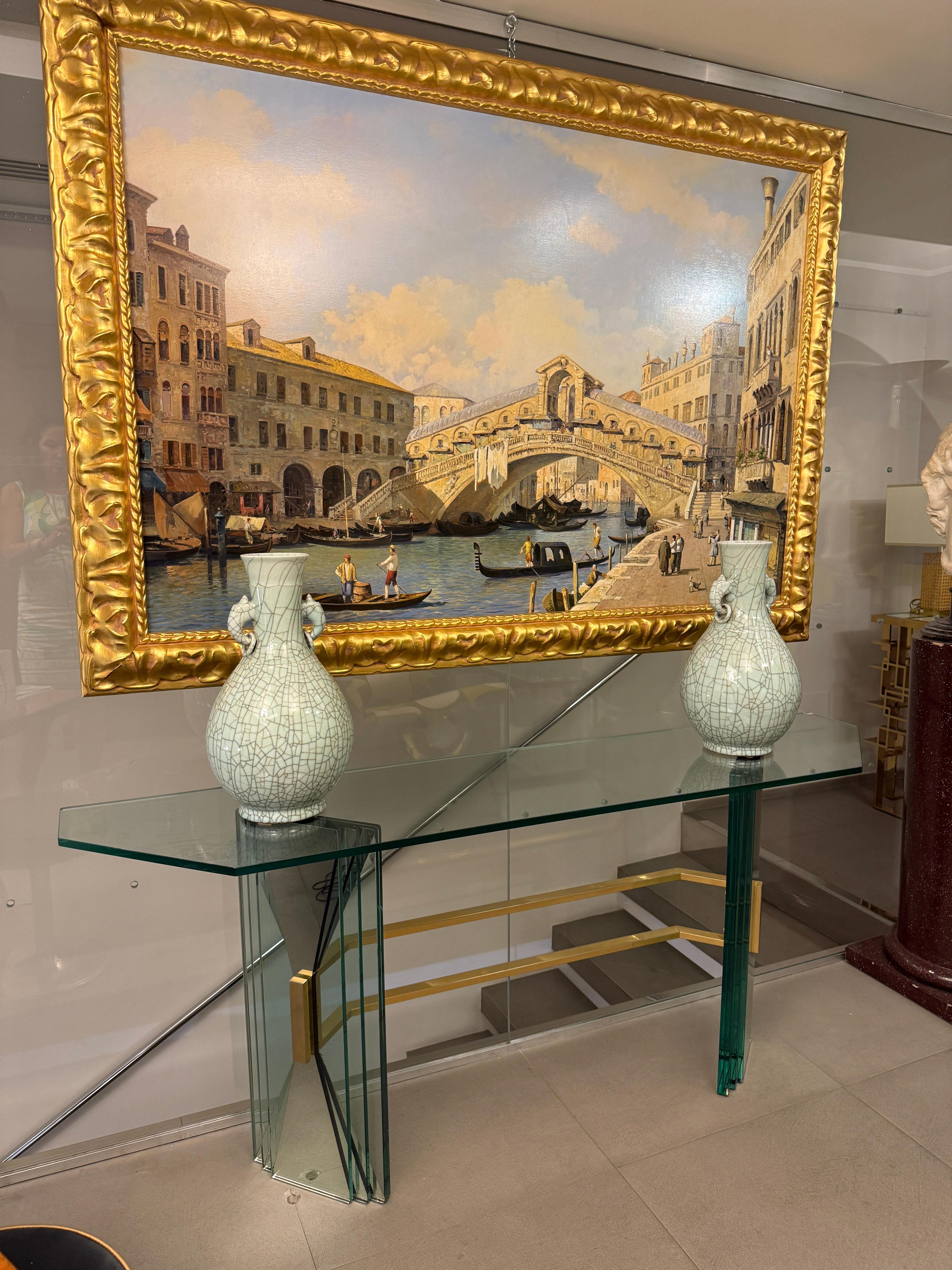 Vetro Eleganza del tavolo consolle di metà secolo con supporto in ottone da Fontana Arte in vendita