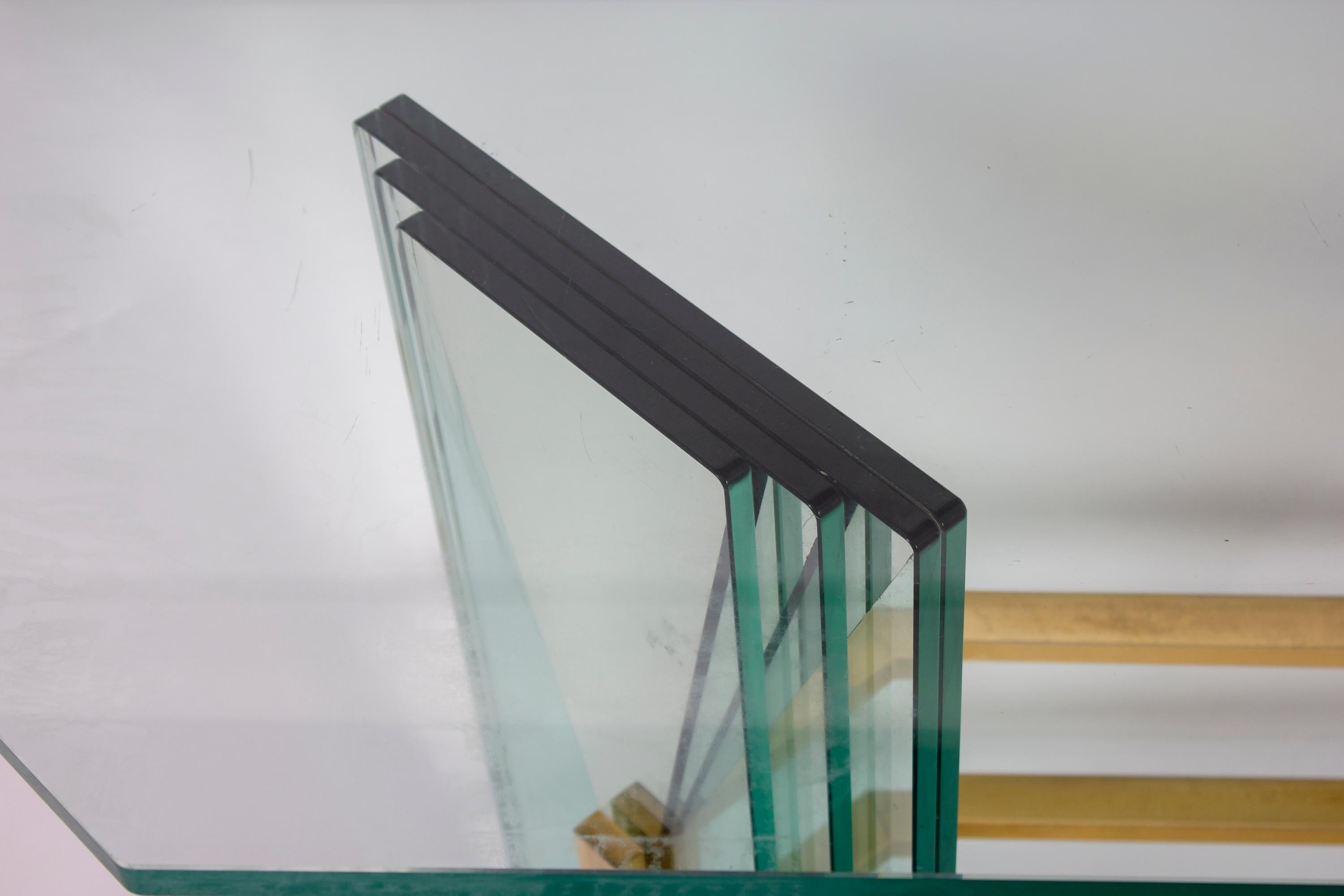 Eleganza del tavolo consolle di metà secolo con supporto in ottone da Fontana Arte in vendita 2