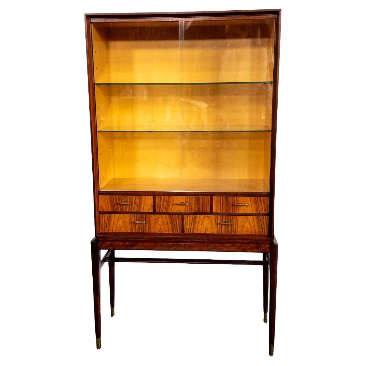 Elegante vitrina de mediados de siglo de Svante Skogh Seffle Möbelfabrik, años 60