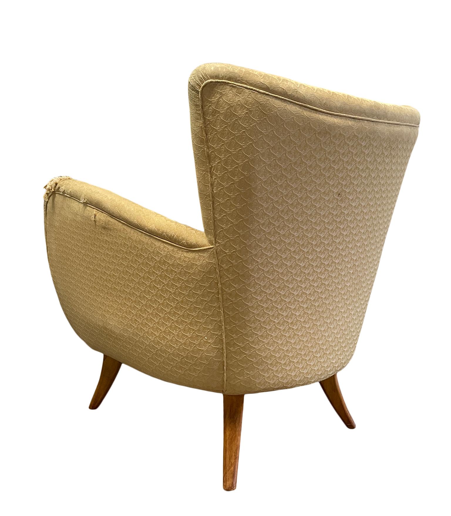 Elegant Mid Century Ernst Schwadron Lounge Chair with Maple Tapered Legs In Fair Condition In BROOKLYN, NY