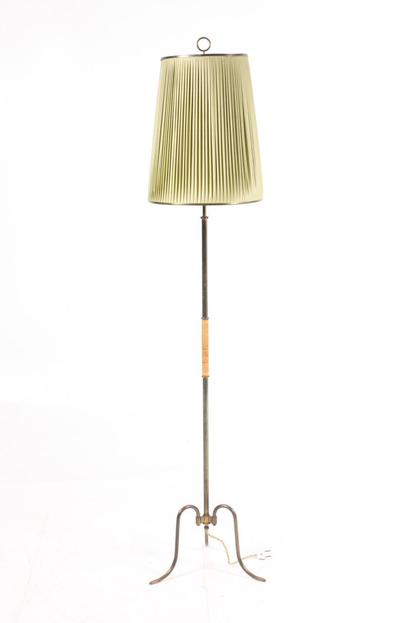Elegant Midcentury Floor Lamp in Brass by Lysberg Hansen , Danish Design 2