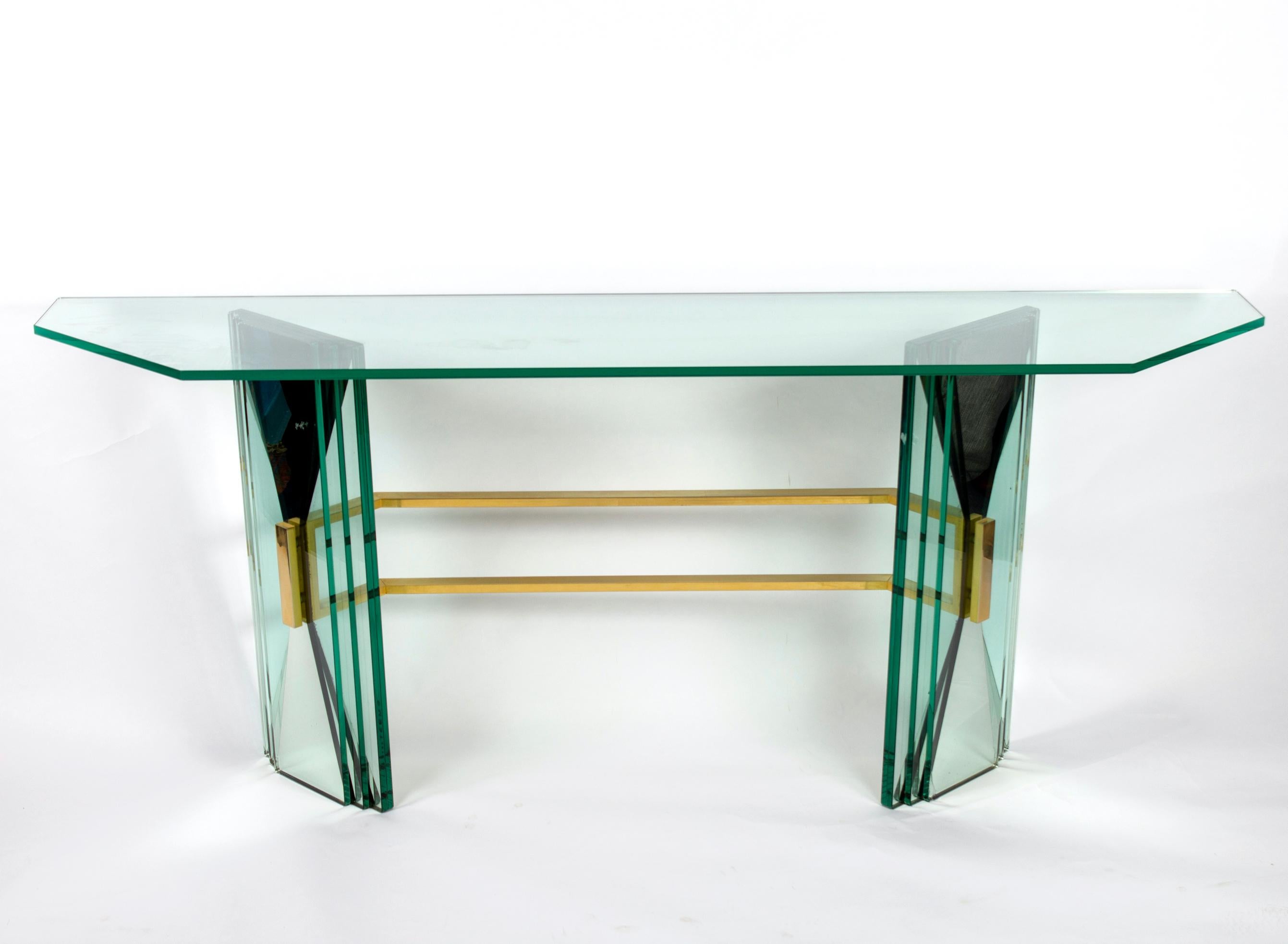 Elegant Mid-Century Console Table with Brass Support Attr. to Fontana Arte In Excellent Condition For Sale In Rome, IT