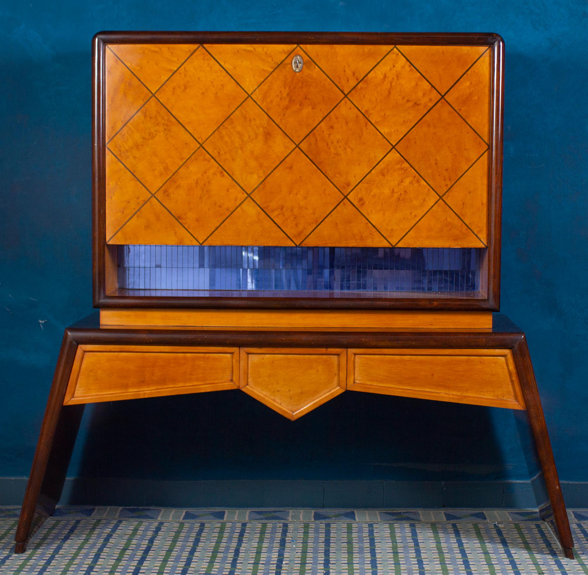 Elegant Mid-Century Italian Bar Cabinet 1940' Attributed to Osvaldo Borsani Moderno de mediados de siglo en venta