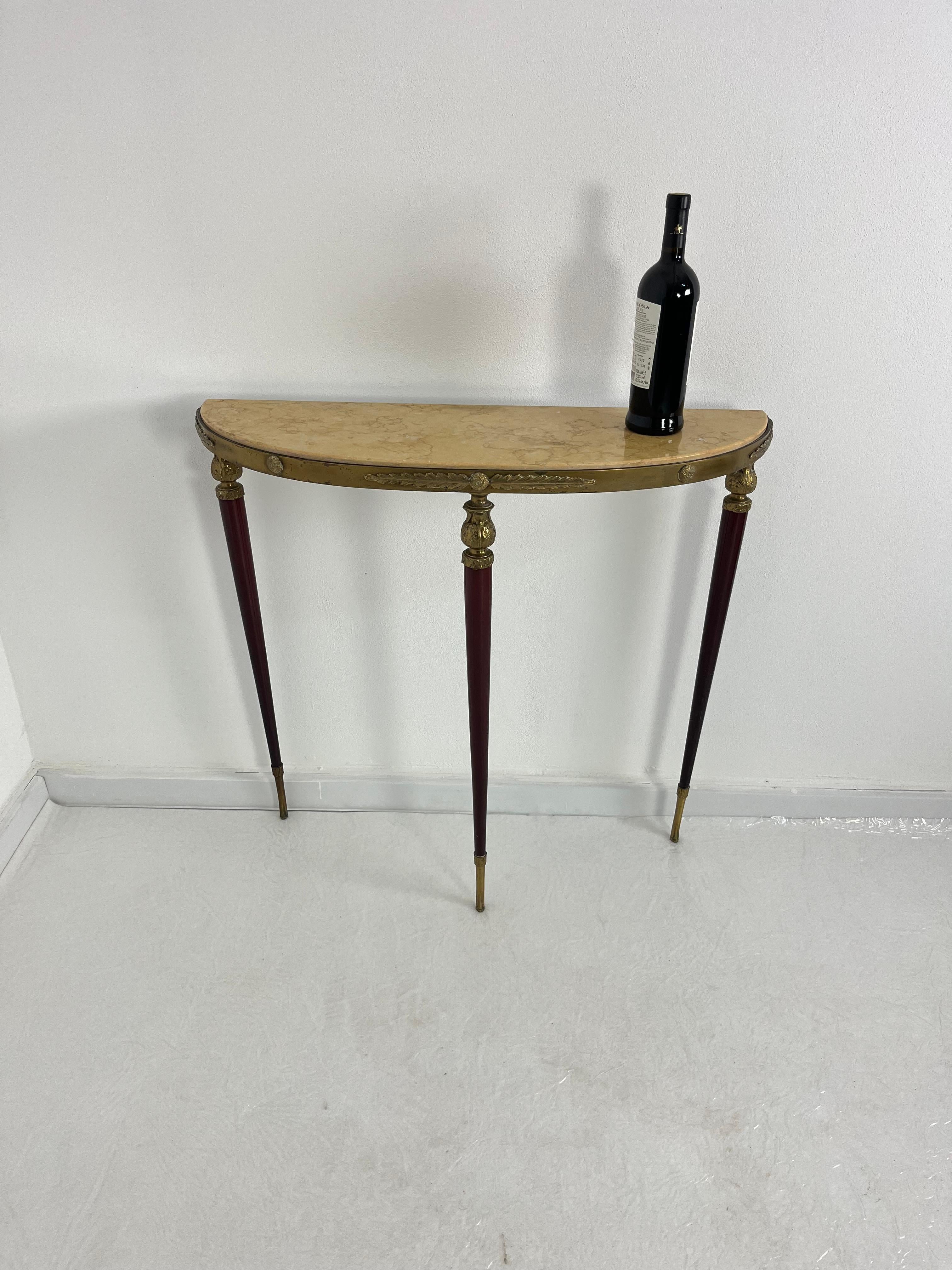 Elegant mid-century Italian brass console table with marble top, 1950s.
Purple lacquered wooden legs.
Good condition, minor signs of wear.