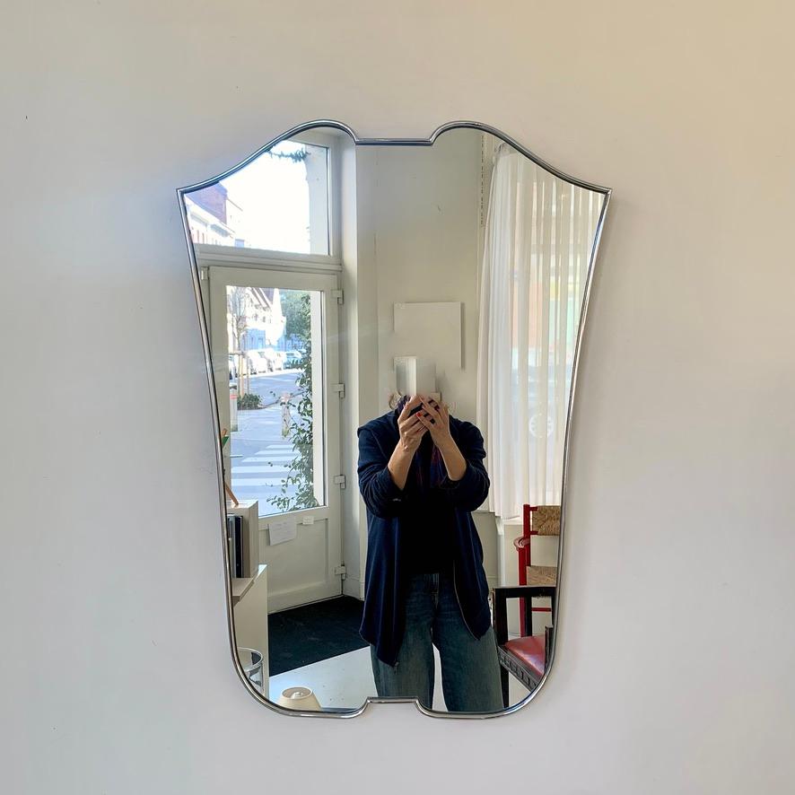 Elegance Miroir italien du milieu du siècle à cadre chromé, années 1950 Bon état - En vente à Brussels, BE