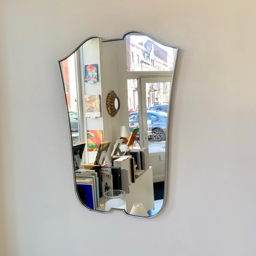 Milieu du XXe siècle Elegance Miroir italien du milieu du siècle à cadre chromé, années 1950 en vente