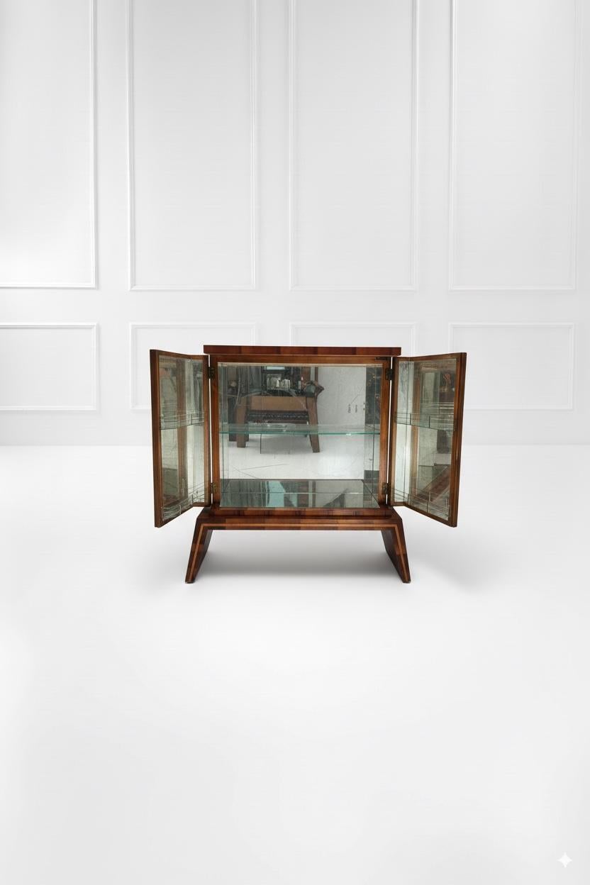 Elegant Mid-Century Italian Mirrored Dry Bar Cabinet, 1950s In Good Condition For Sale In Argelato, BO