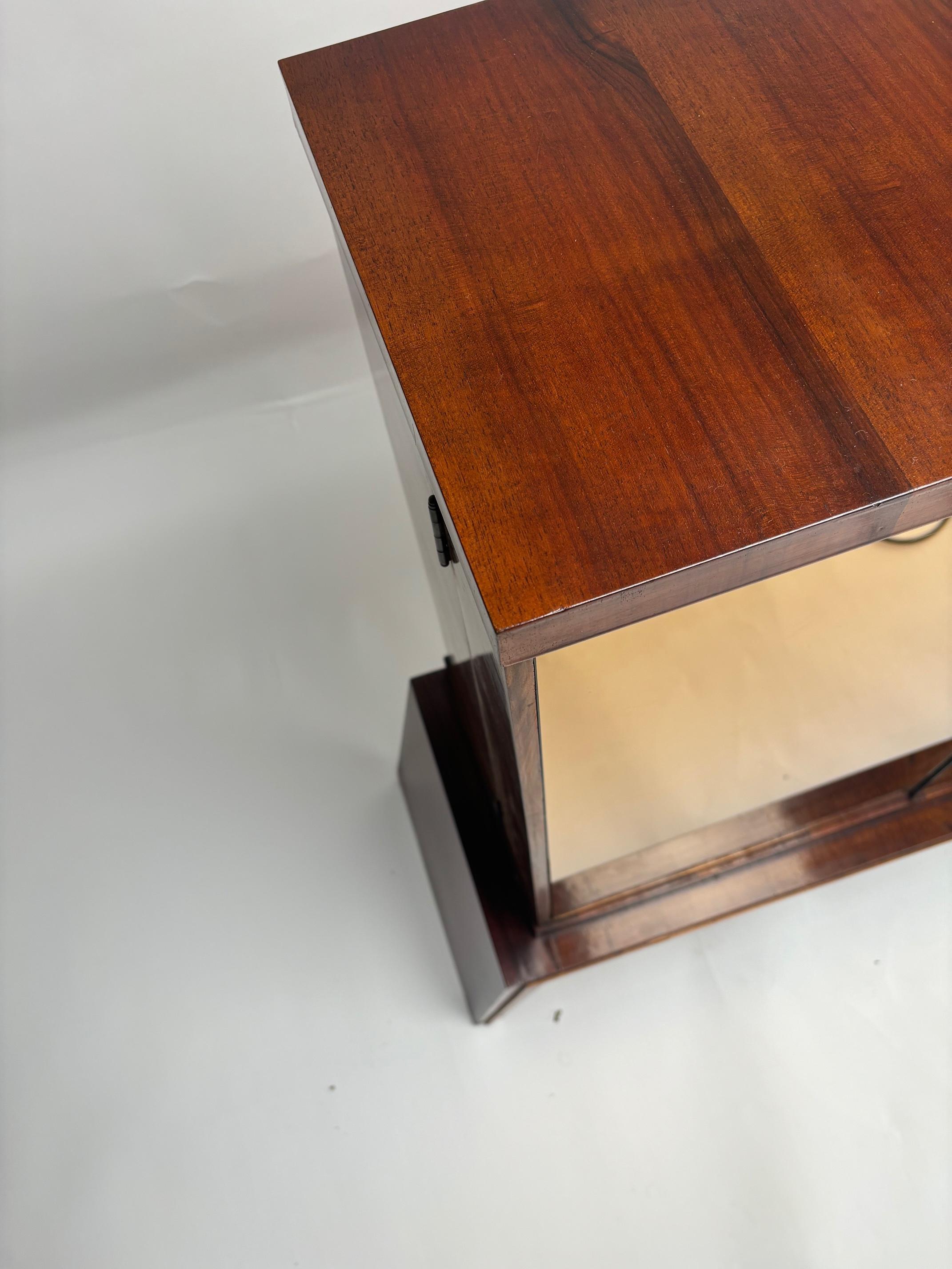 Elegant Mid-Century Italian Mirrored Dry Bar Cabinet, 1950s For Sale 2