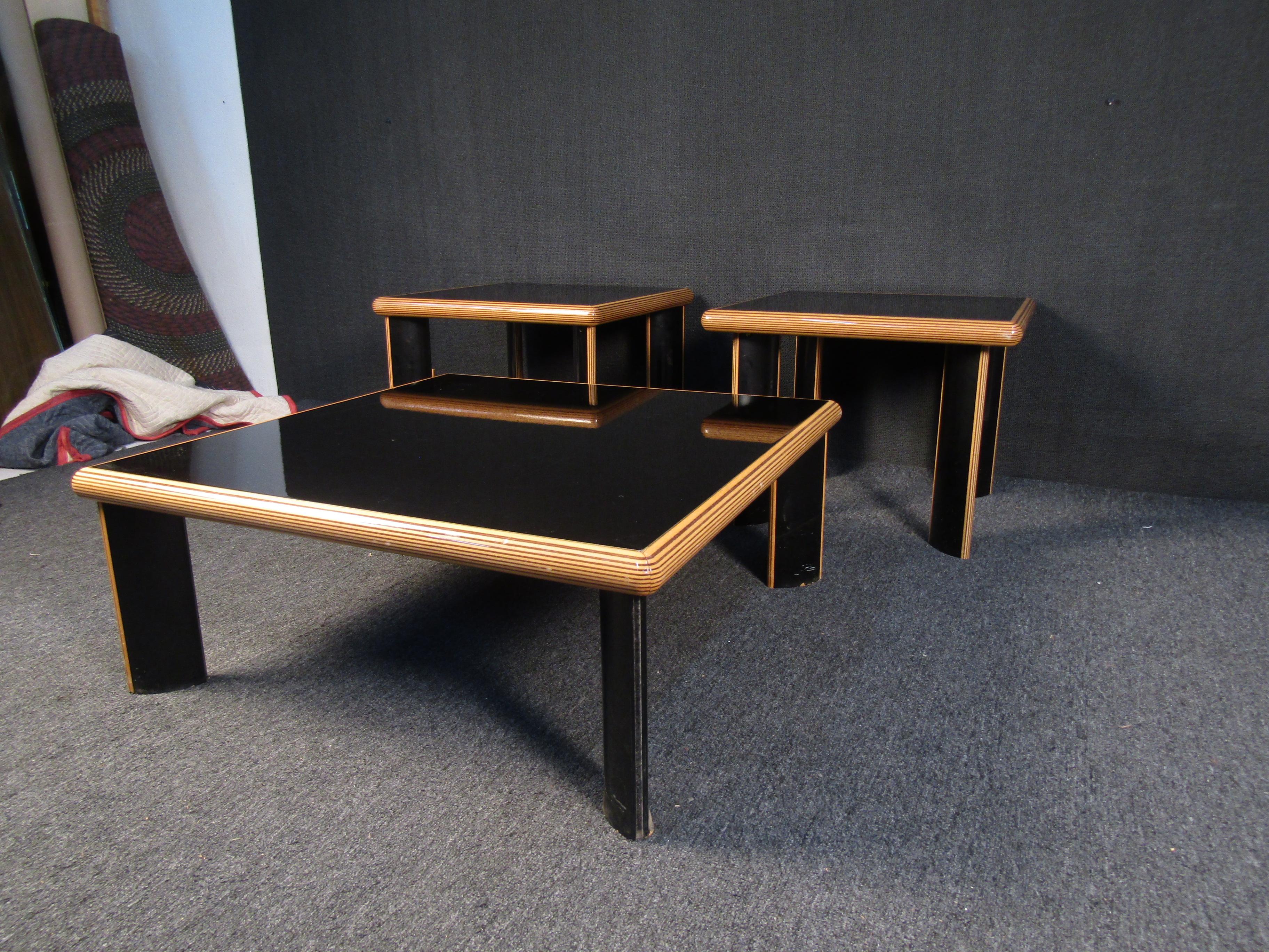 Mid-Century Modern Ensemble de tables italiennes élégantes du milieu du siècle dernier en vente