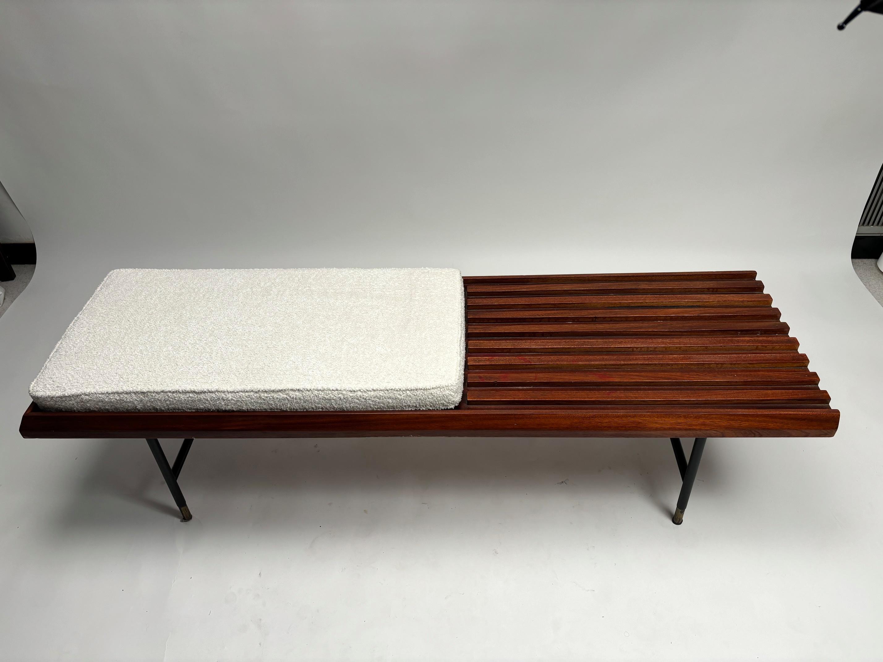 Metallo Eleganza della panca in legno italiana di metà secolo, di Dassi, anni '50 in vendita