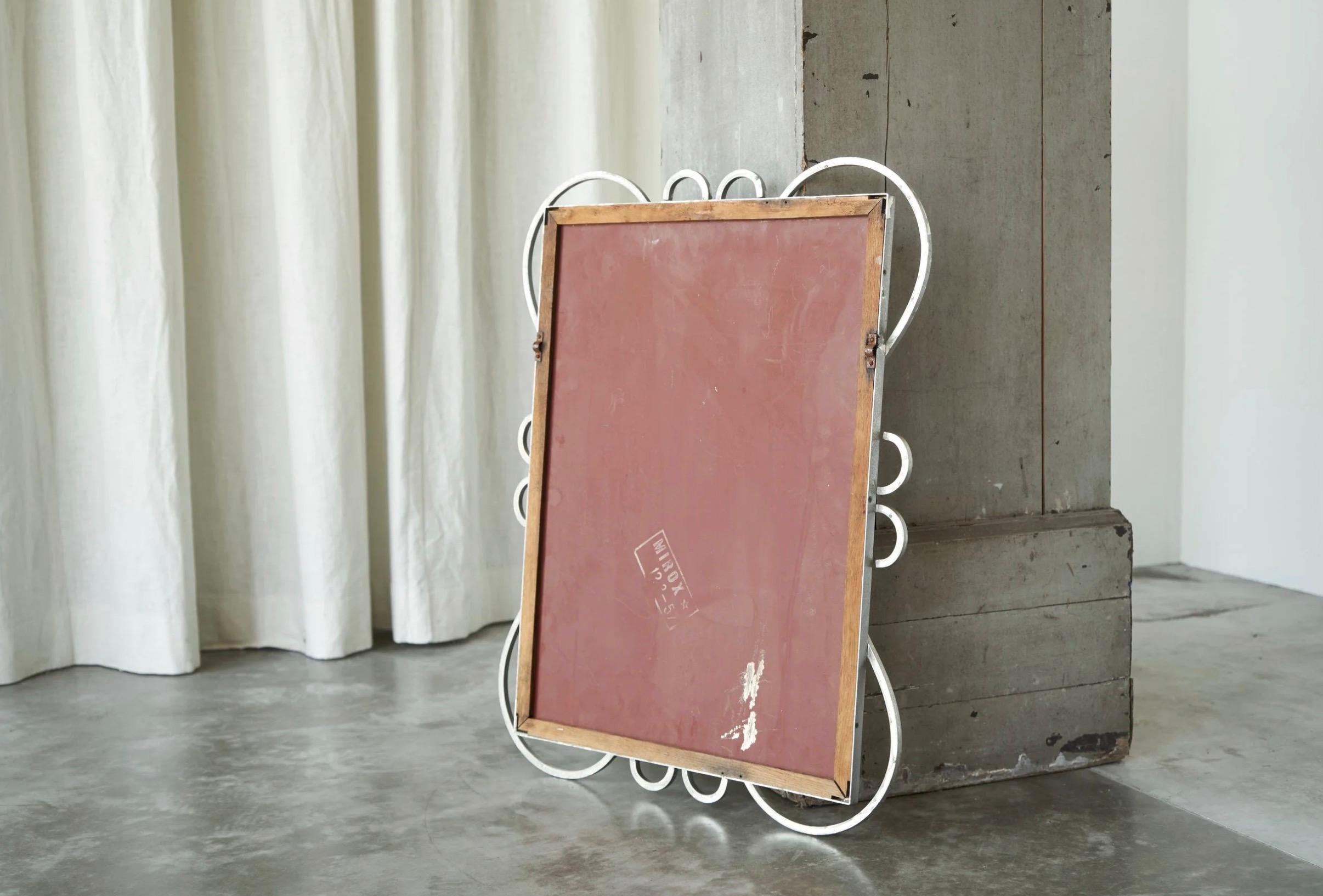 Métal Elegant miroir en métal du milieu du siècle par Mirox Belgique années 1950 en vente