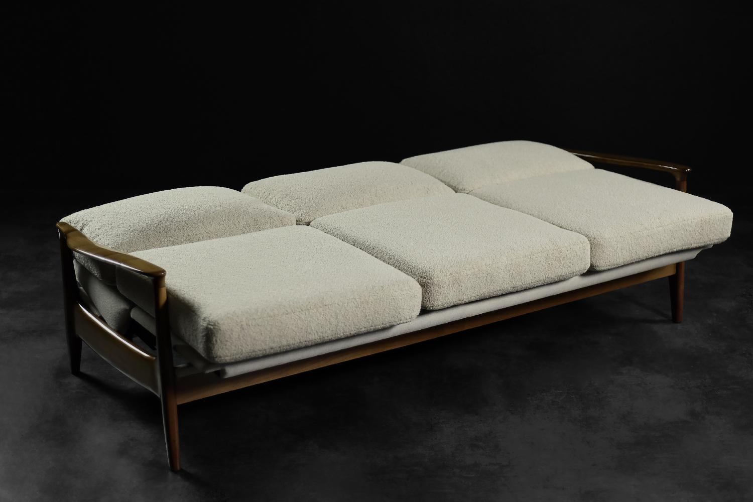 Elegant Mid-Century Modern 3-seater Teak&Boucle Sofa and Daybed by Eugen Schmidt For Sale 13