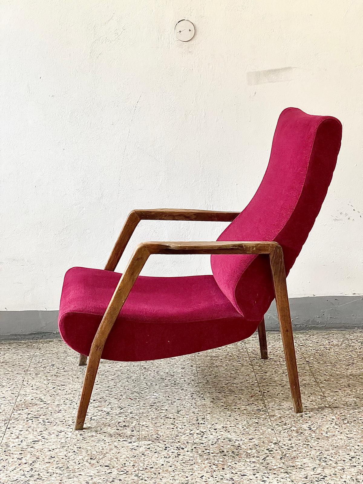 Elegants fauteuils Mid-Century Modern en Wood, sièges en tissu rougeâtre des années 1960 en vente 4