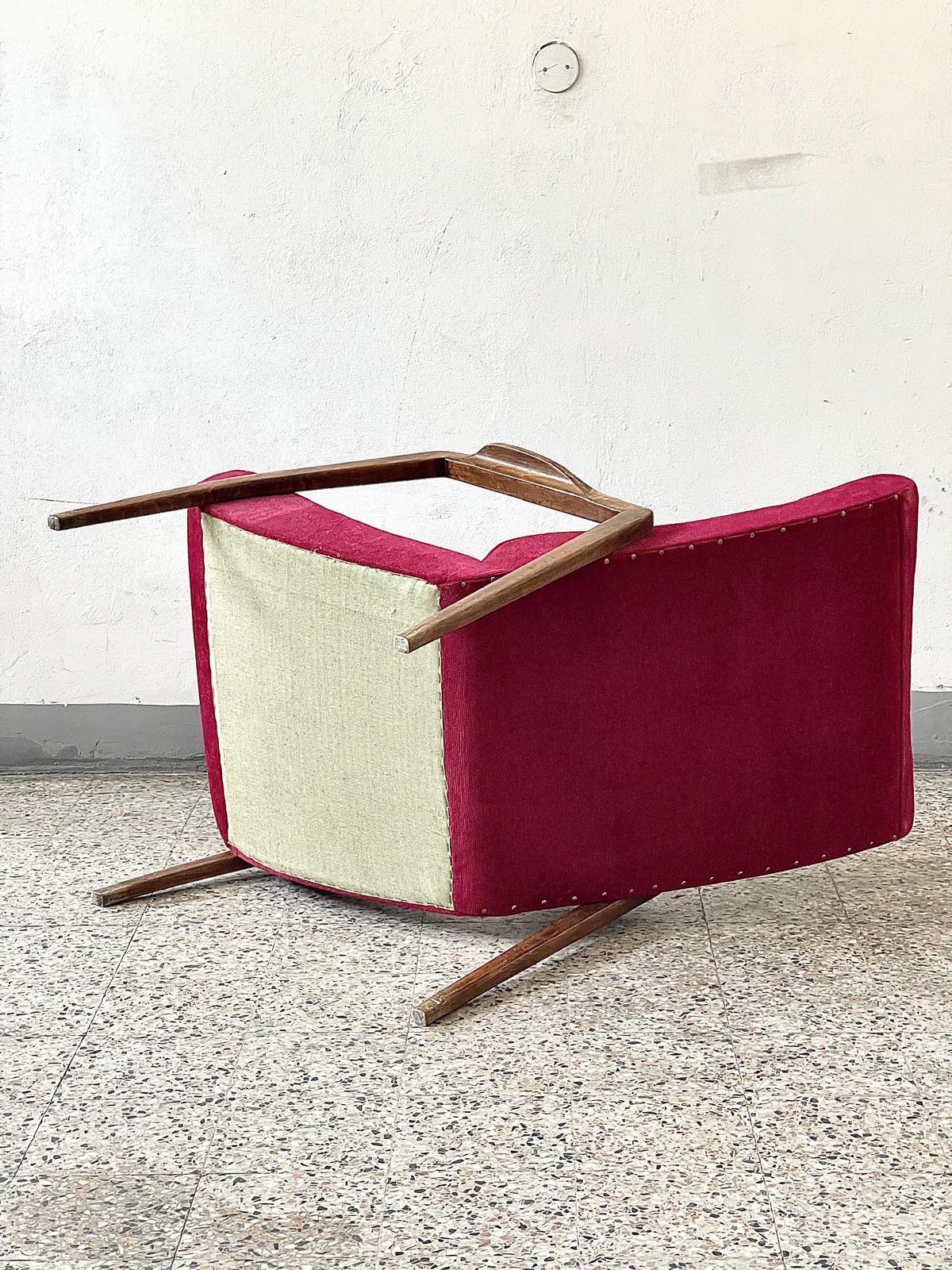 Elegants fauteuils Mid-Century Modern en Wood, sièges en tissu rougeâtre des années 1960 en vente 6