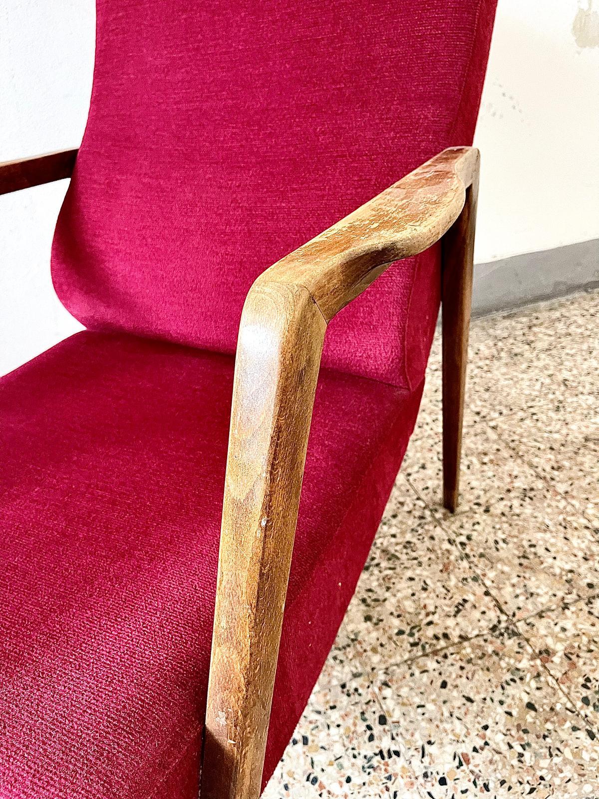 Elegants fauteuils Mid-Century Modern en Wood, sièges en tissu rougeâtre des années 1960 en vente 10