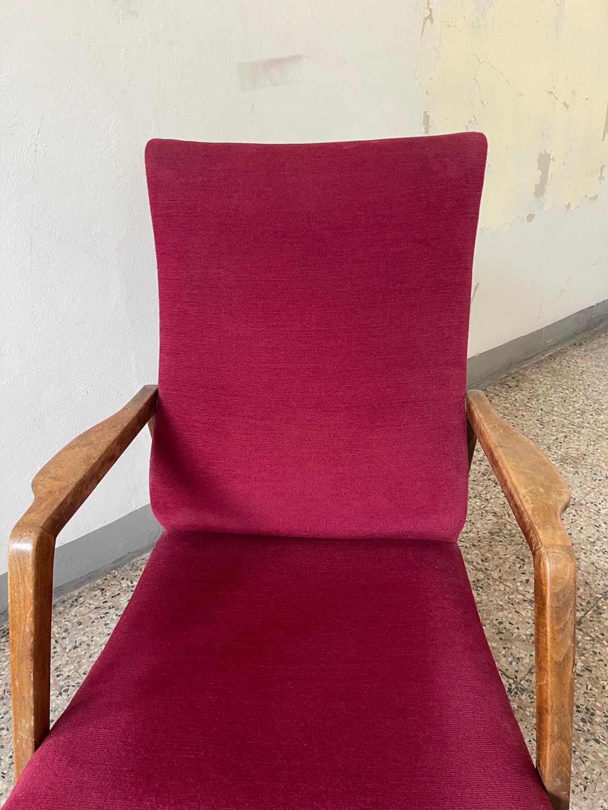 Elegants fauteuils Mid-Century Modern en Wood, sièges en tissu rougeâtre des années 1960 en vente 11