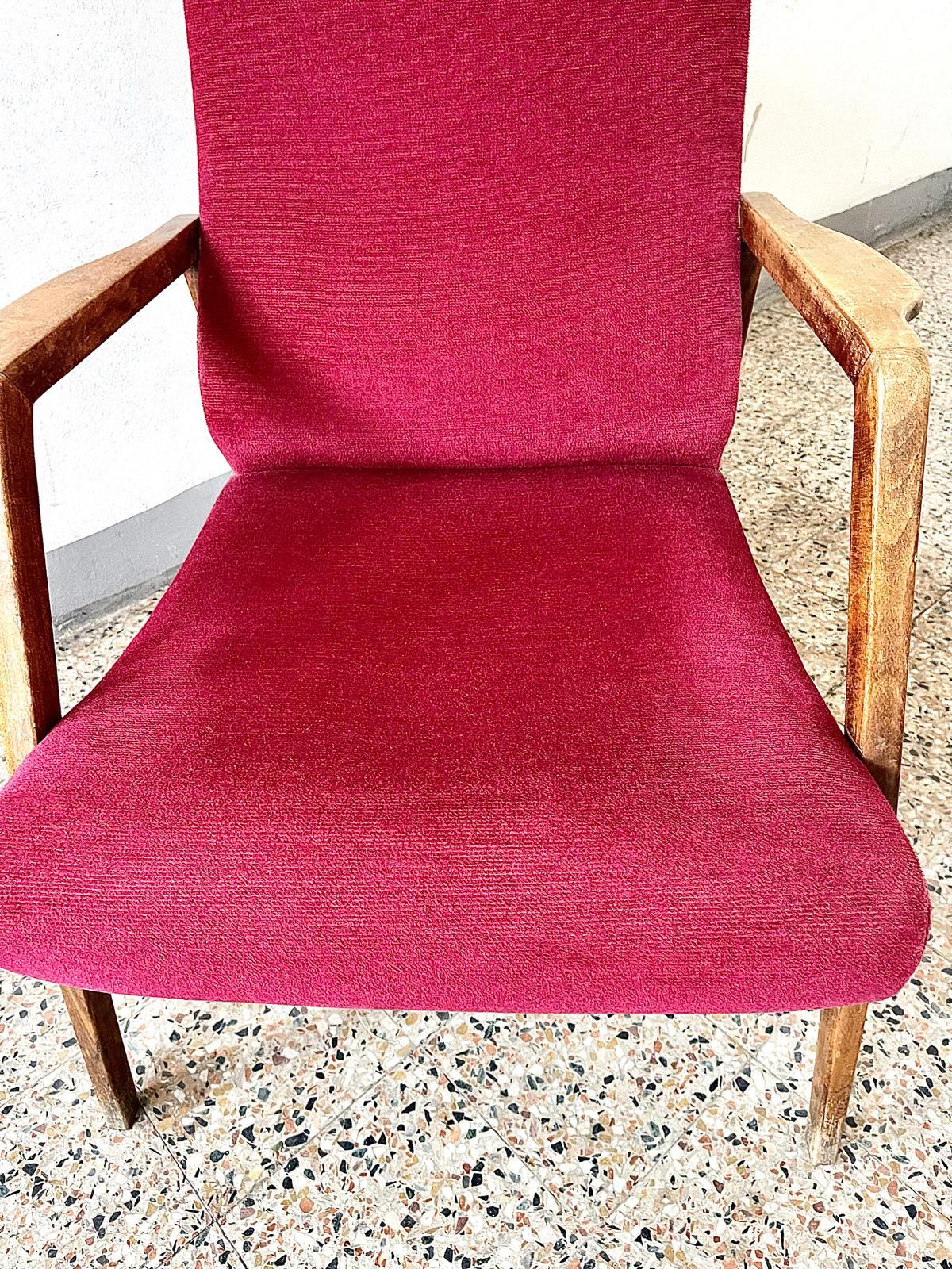 Elegants fauteuils Mid-Century Modern en Wood, sièges en tissu rougeâtre des années 1960 en vente 13