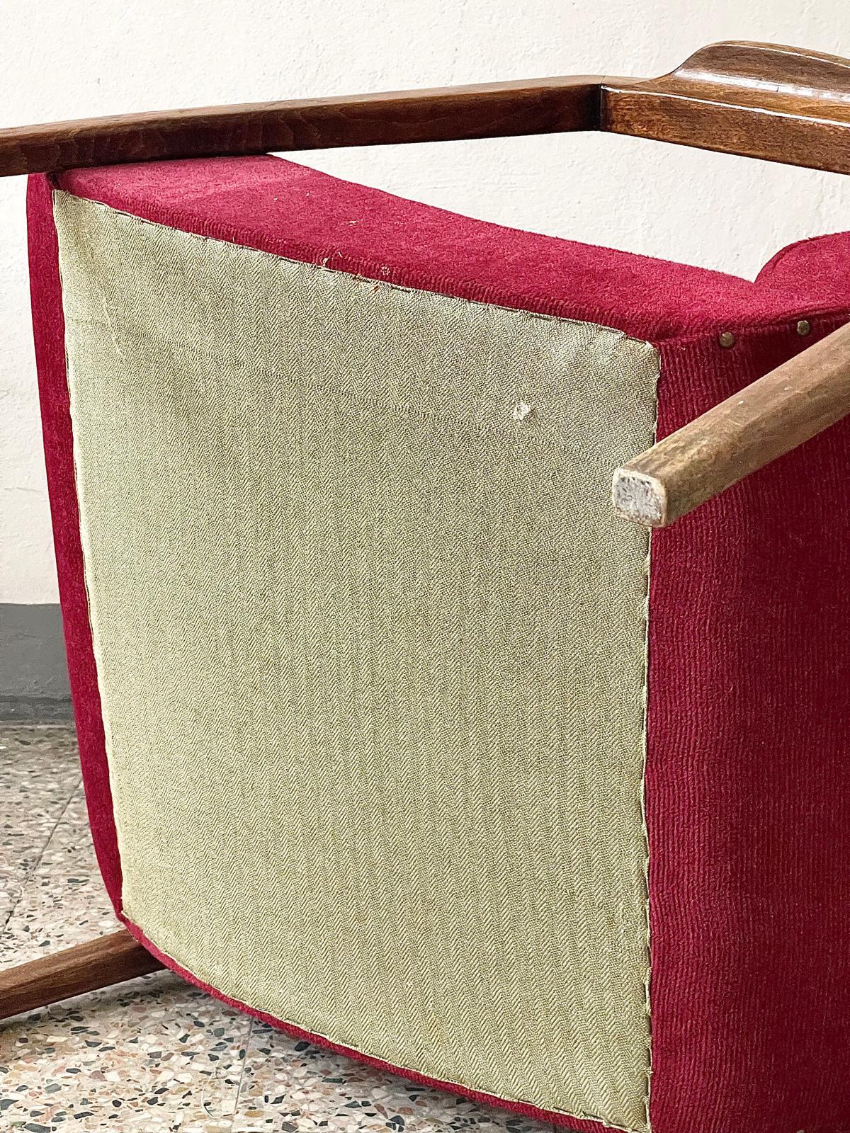 Elegants fauteuils Mid-Century Modern en Wood, sièges en tissu rougeâtre des années 1960 en vente 3