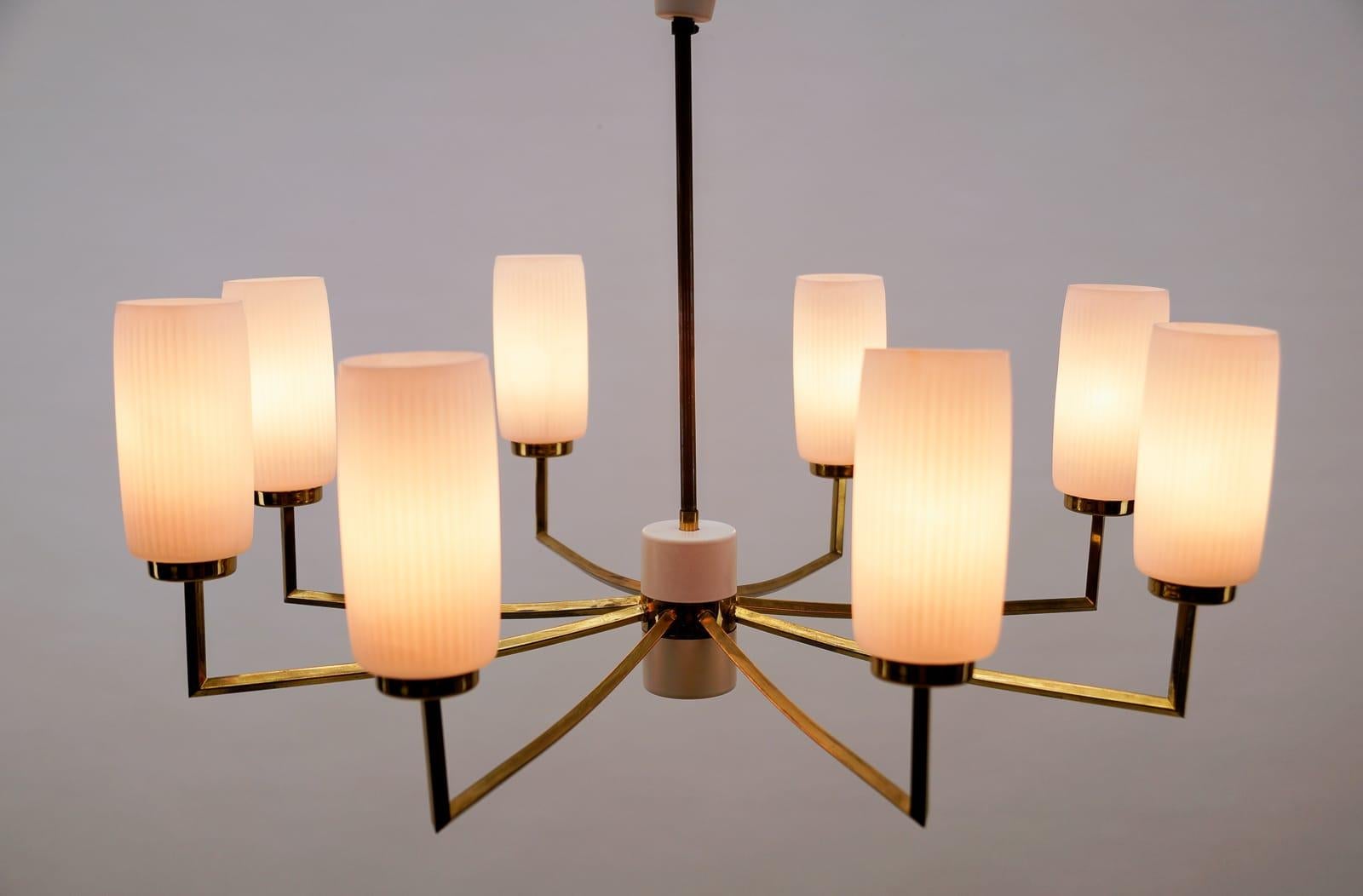 Elegant Mid-Century Modern Brass, Metal Ceiling Lamp and 8 Opaline Shades, 1950s In Good Condition In Nürnberg, Bayern