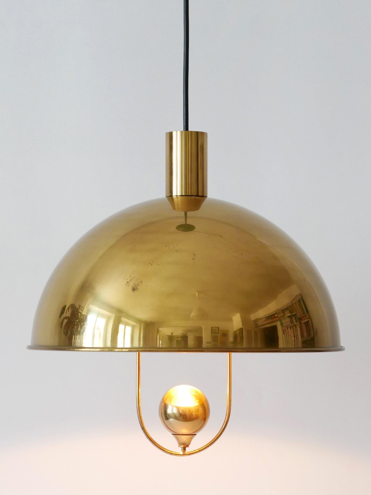 Rare and elegant Mid-Century Modern solid-brass pendant lamp or hanging light. Designed and manufactured by Florian Schulz, 1970s, Germany.

Executed in solid brass , the lamp comes with 1 x E27 / E26 Edison screw fit bulb socket, is rewired and in
