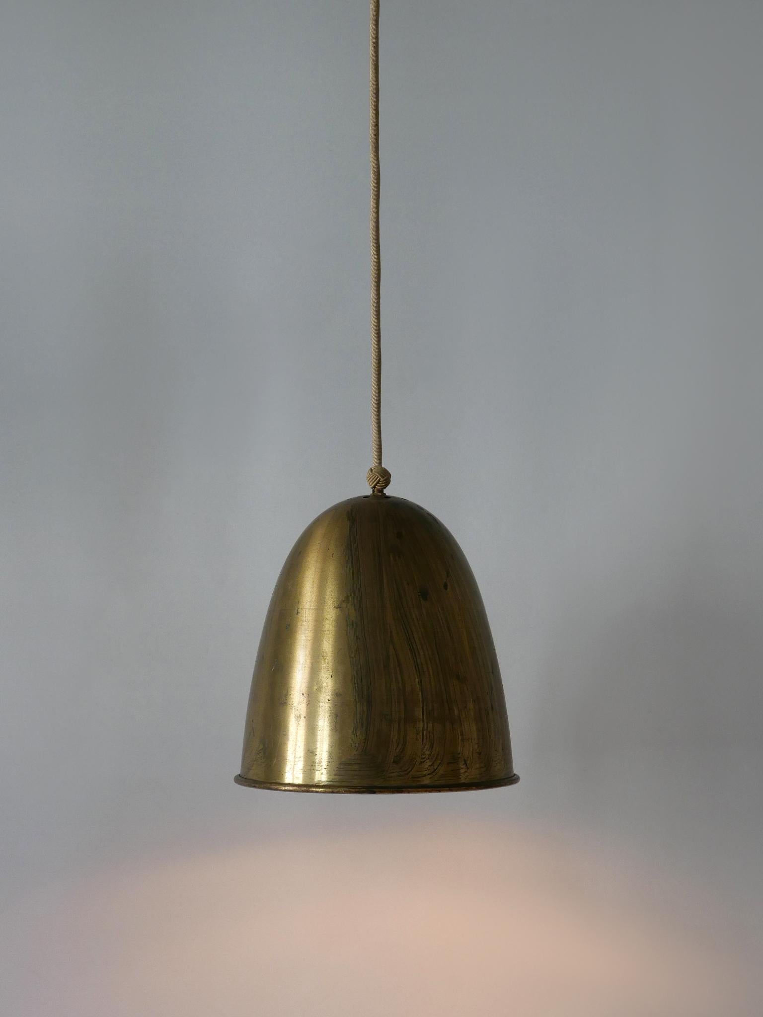 Eleganza della lampada a sospensione in ottone della metà del secolo scorso Germania anni '50 In condizioni buone in vendita a Munich, DE