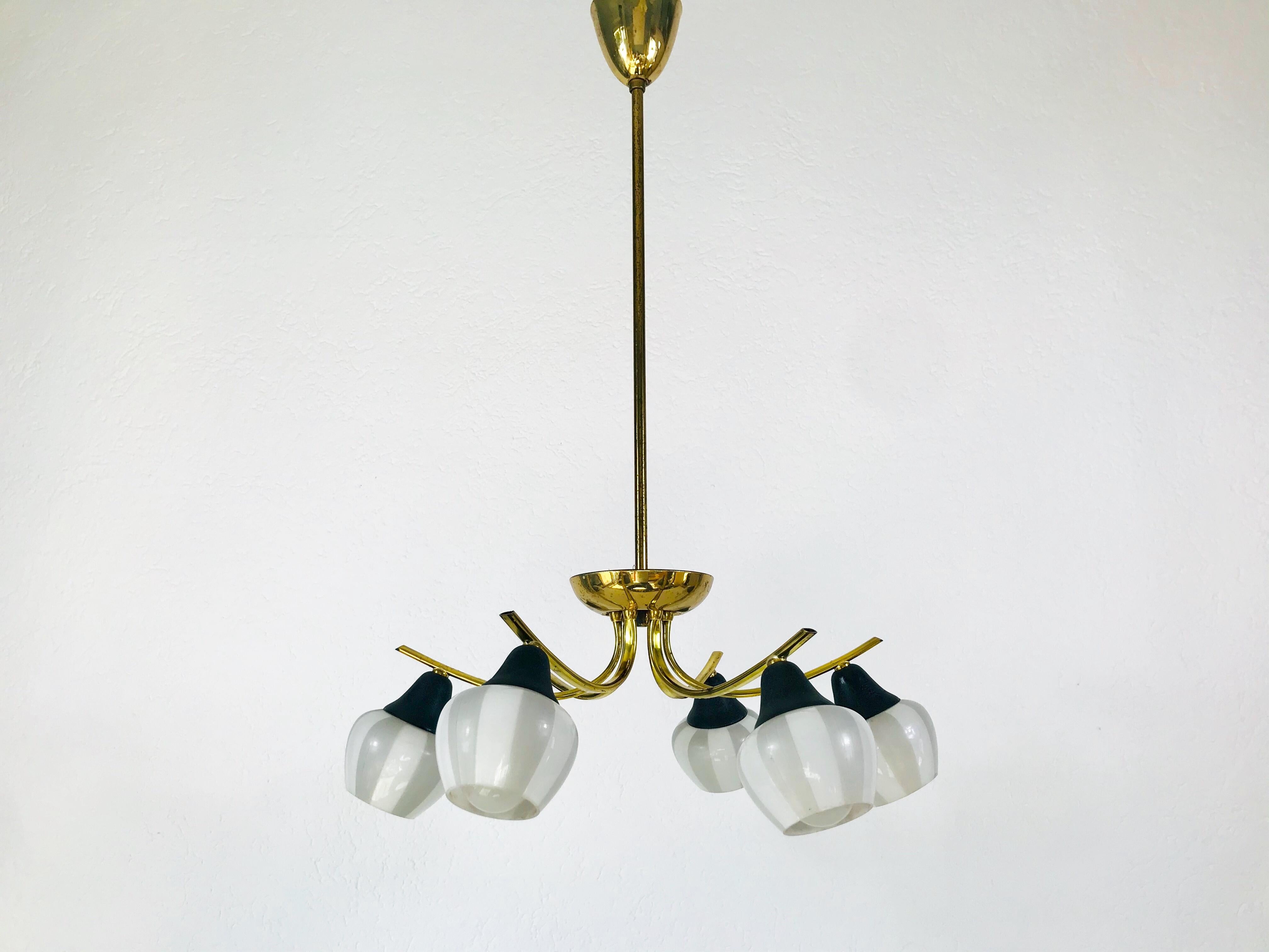 Elegant Mid-Century Modern Brass Sputnik Chandelier, 1960s, France In Good Condition In Hagenbach, DE