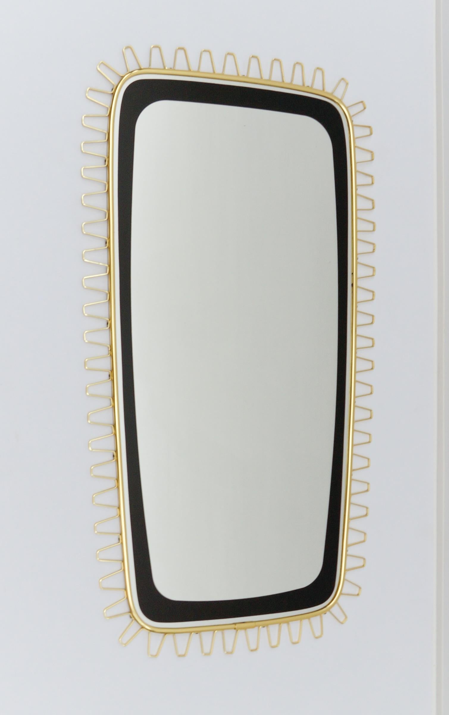 Un beau miroir mural.

