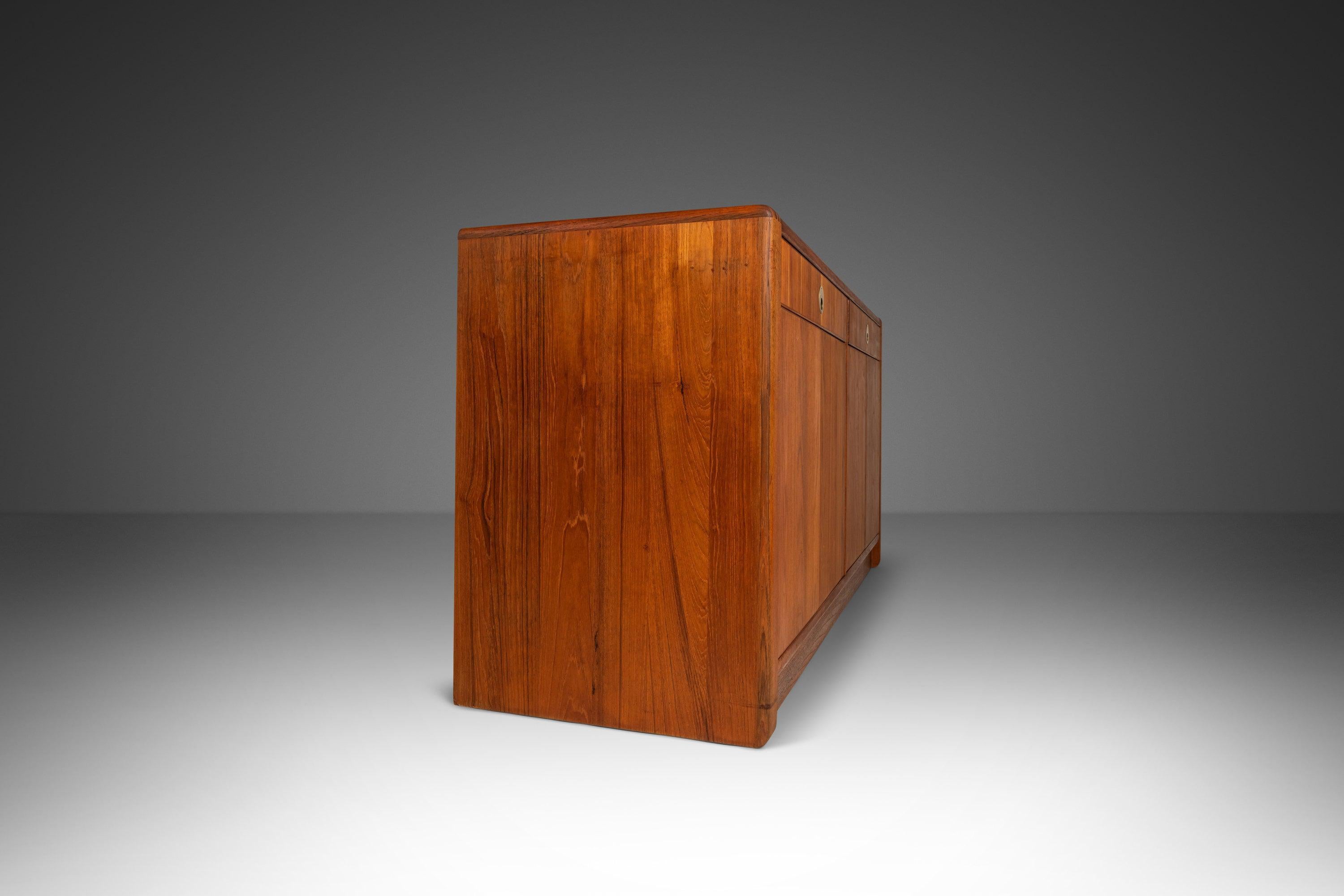 Elegant Mid-Century Modern Cabinet Sideboard Credenza in Teak by D-Scan, c. 1970 In Good Condition For Sale In Deland, FL