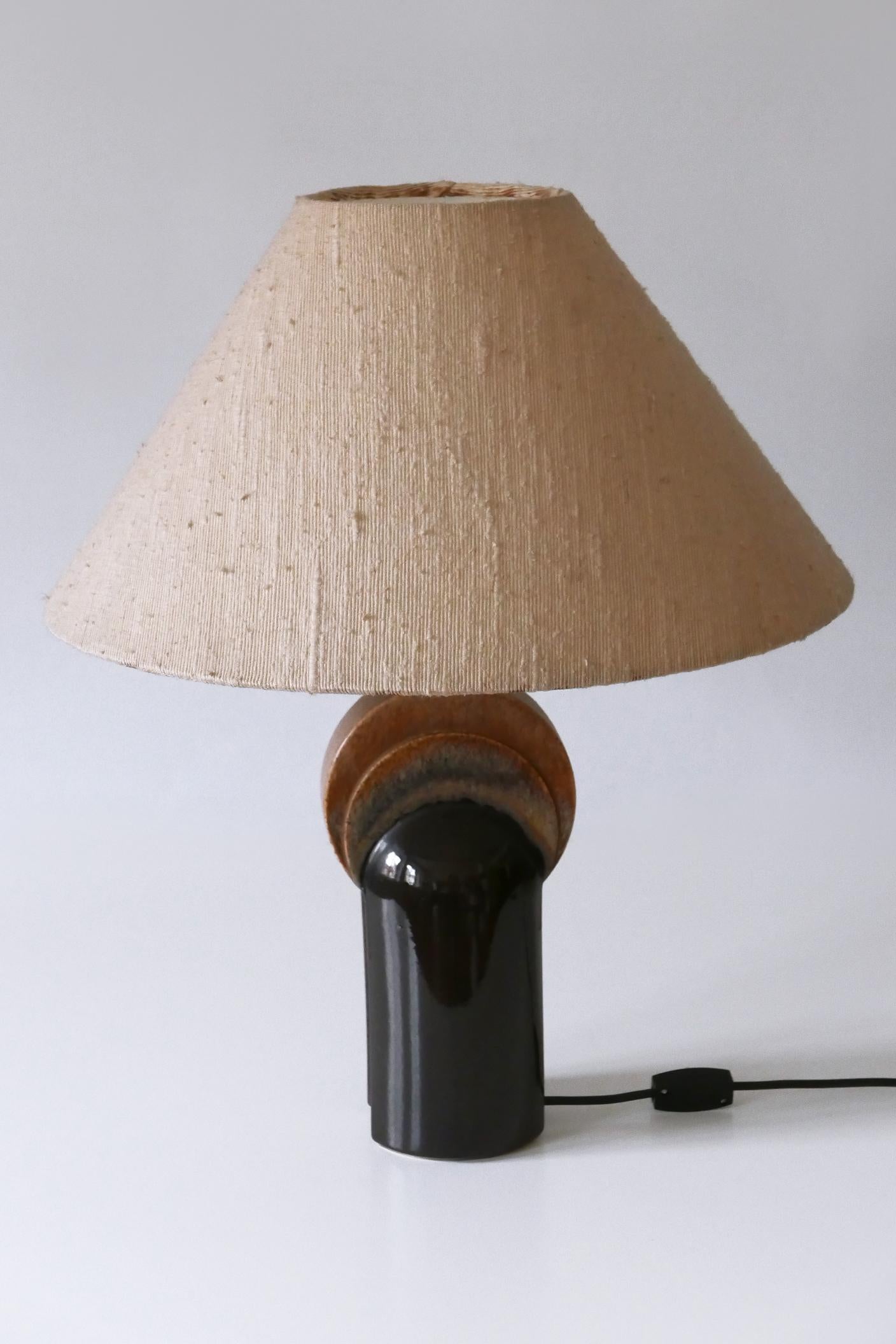 Elegante Mid-Century-Modern-Tischlampe aus Keramik von Leola Design, Deutschland 1960er Jahre (Moderne der Mitte des Jahrhunderts) im Angebot