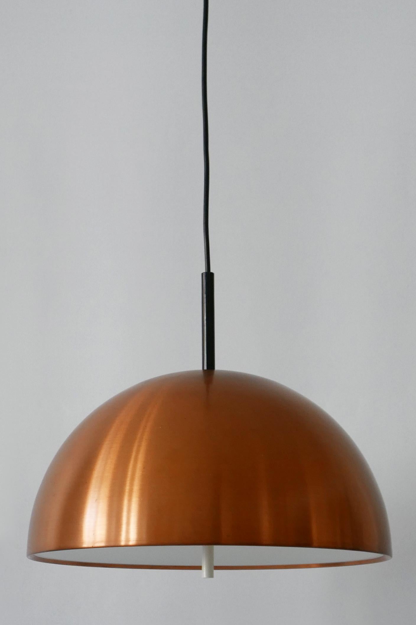 Minimalistic Mid-Century Modern copper pendant lamp or hanging light. Designed and manufactured by Staff & Schwarz Leuchtenwerke, 1960s, Germany.

Executed in copper sheet and plexiglass, the pendant lamp needs 2 x E27 / E26 Edison screw fit bulbs.