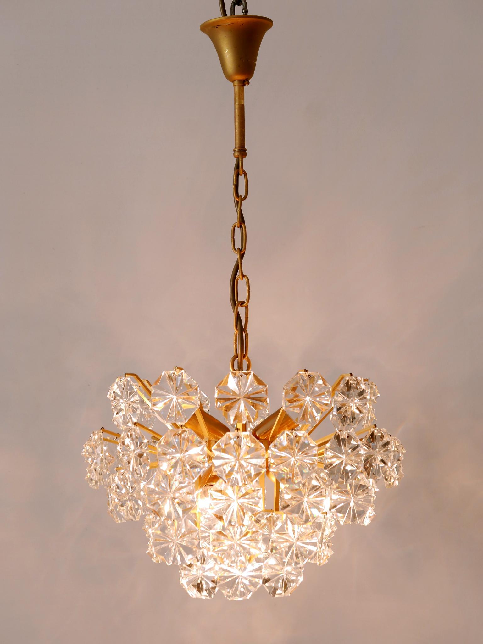 Rare and stunning Mid Century Modern gilt brass and crystal glass 6-flamed chandelier or pendant lamp. Designed and manufactured by Christoph Palme, Germany, 1970s. Label inside the canopy.

Attention please: The crystal glass parts will be taken