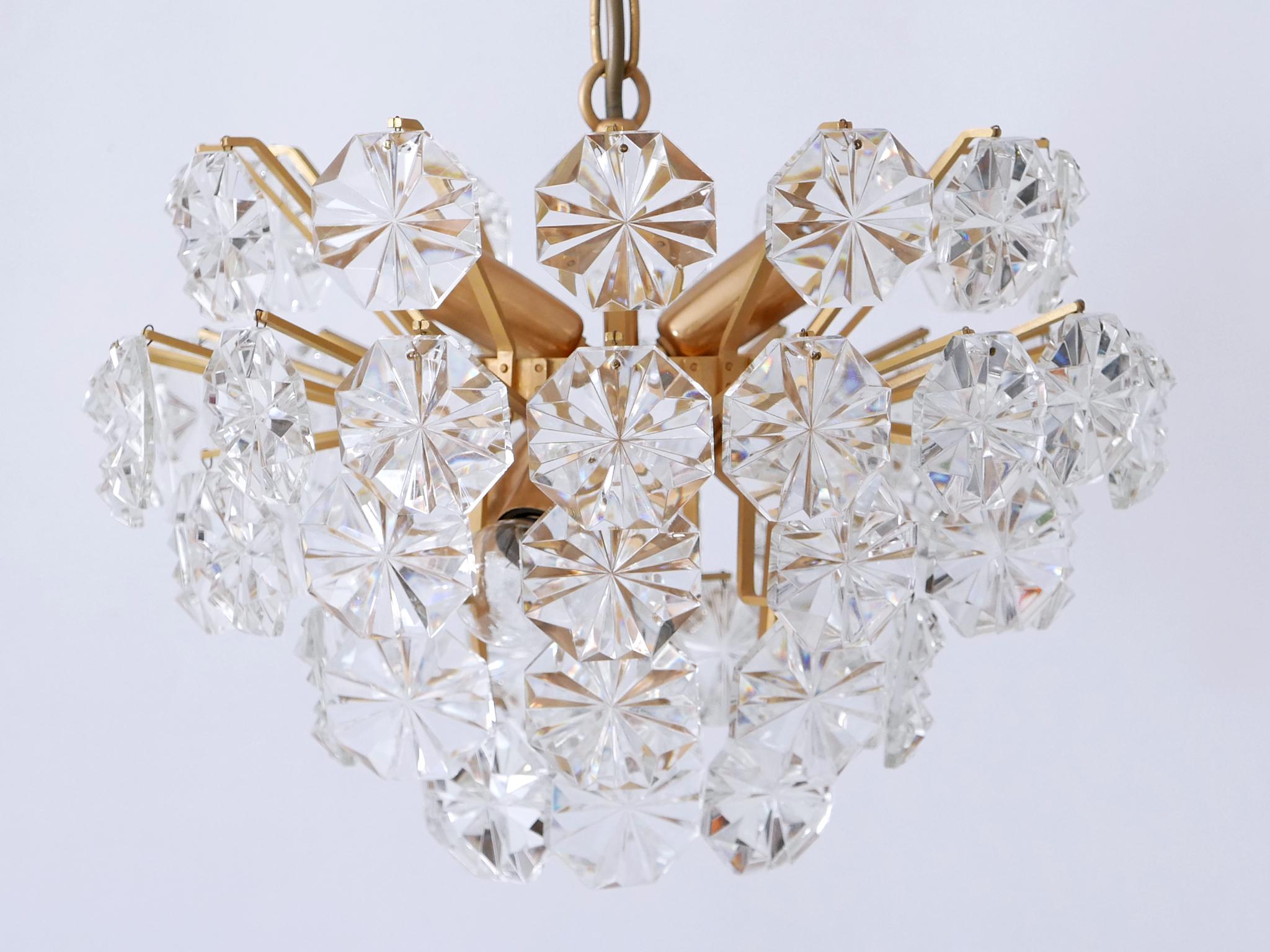 Elegant Mid Century Modern Crystal Chandelier by Christoph Palme Germany 1970s In Good Condition For Sale In Munich, DE