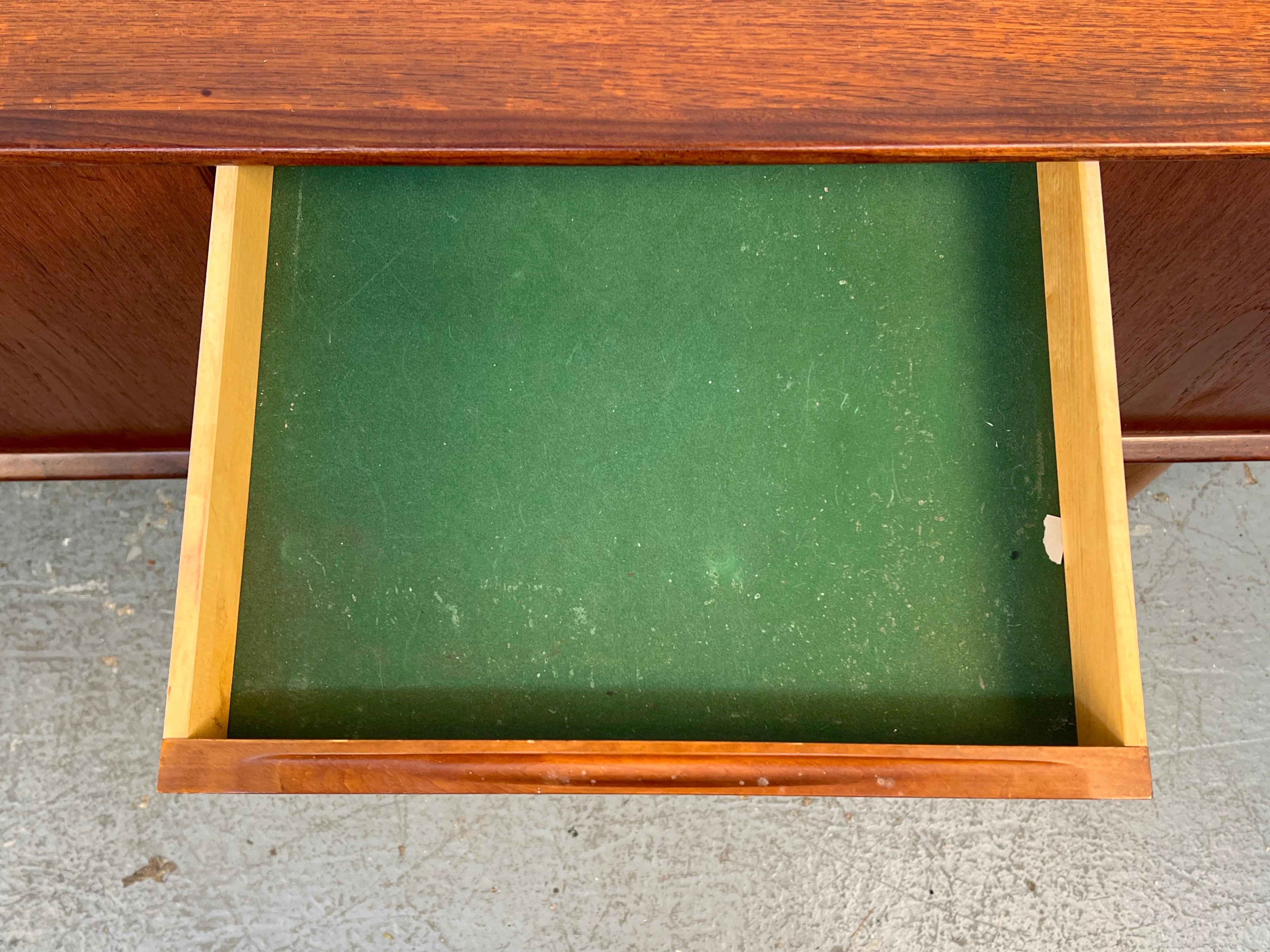 Elegant Mid-Century Modern Danish Sideboard For Sale 5