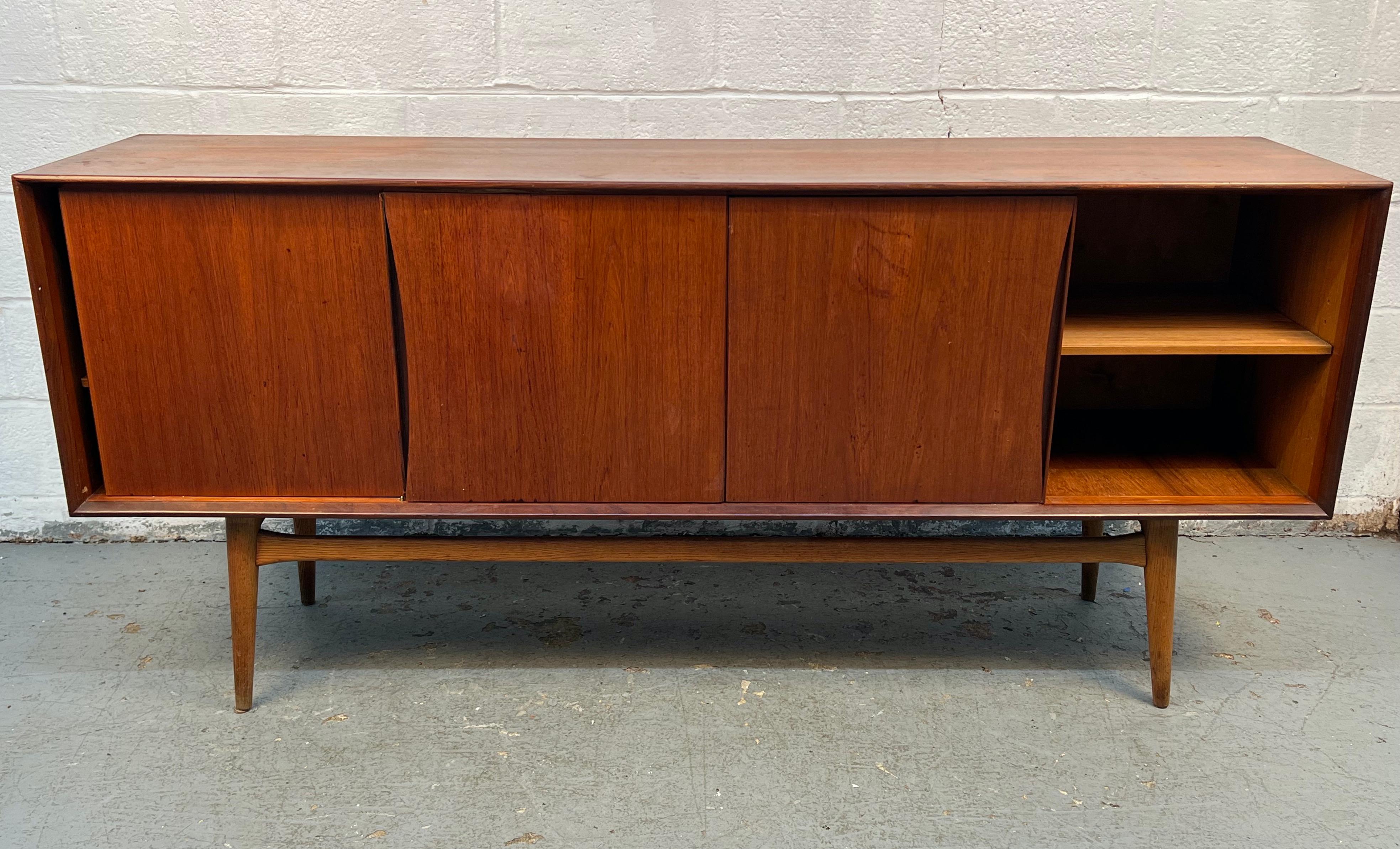 Elegant Mid-Century Modern Danish Sideboard For Sale 6